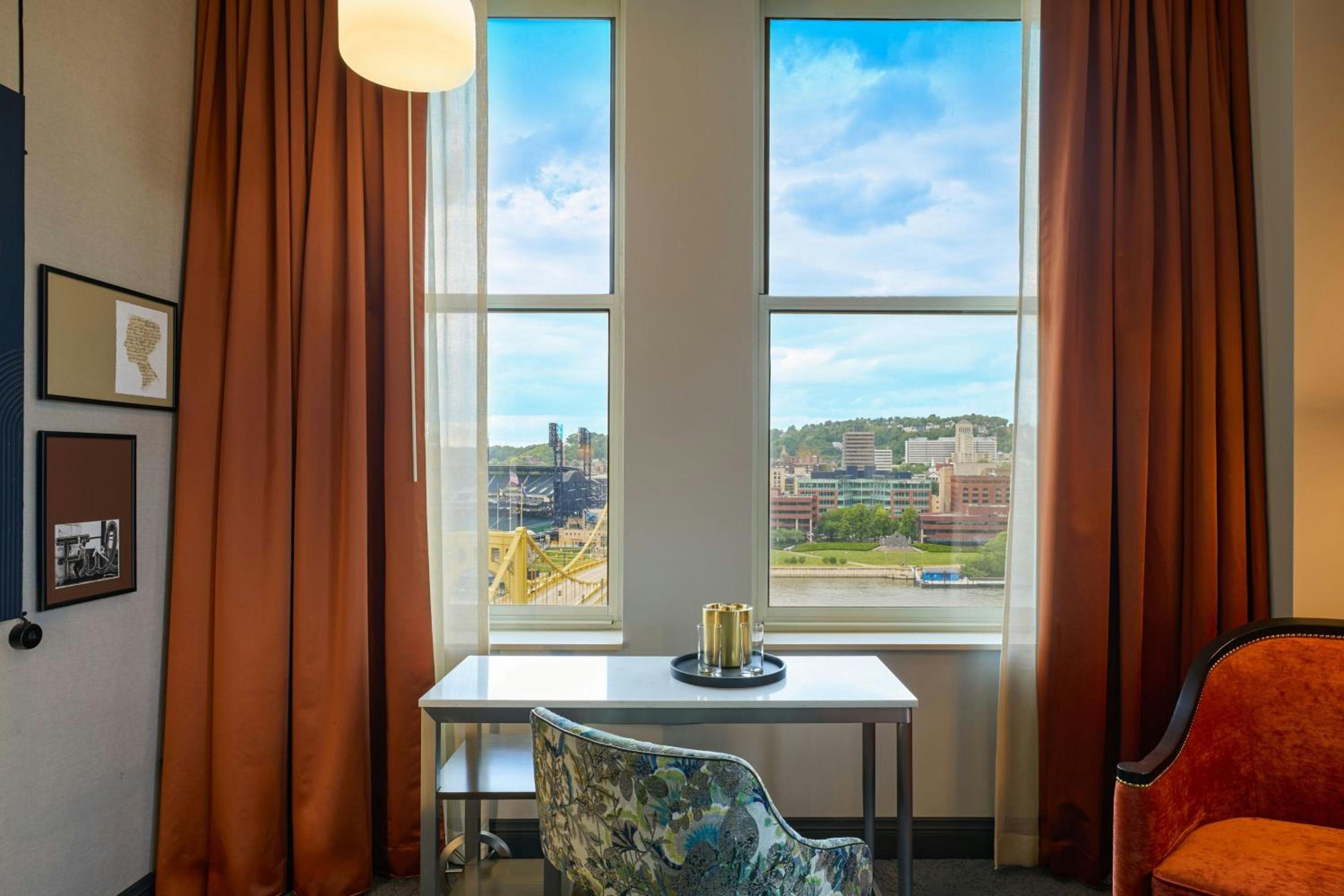Executive Corner King Room with River View