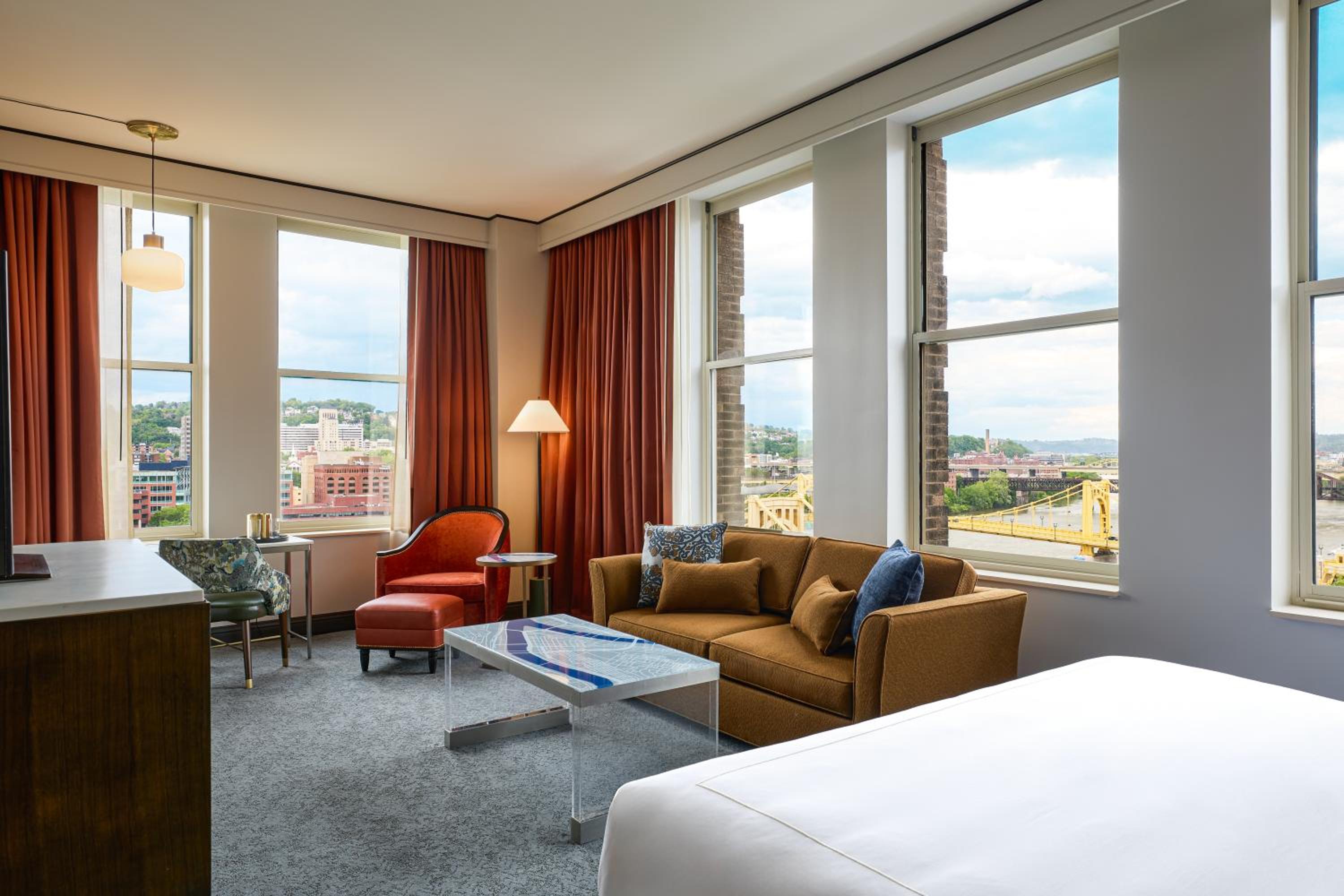 One-Bedroom Corner King Junior Suite with River View