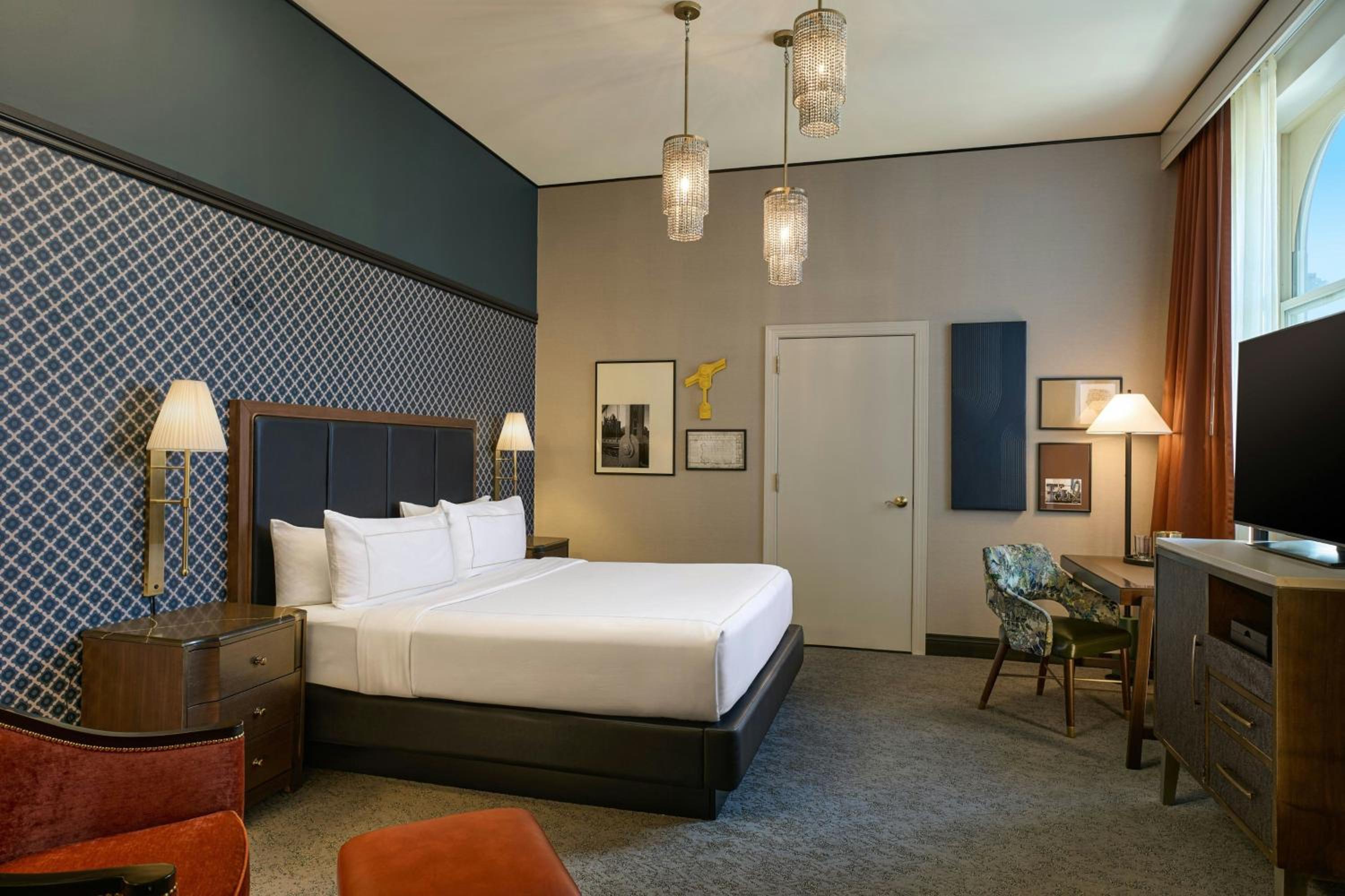 King Room with Partial River View - Hearing Accessible
