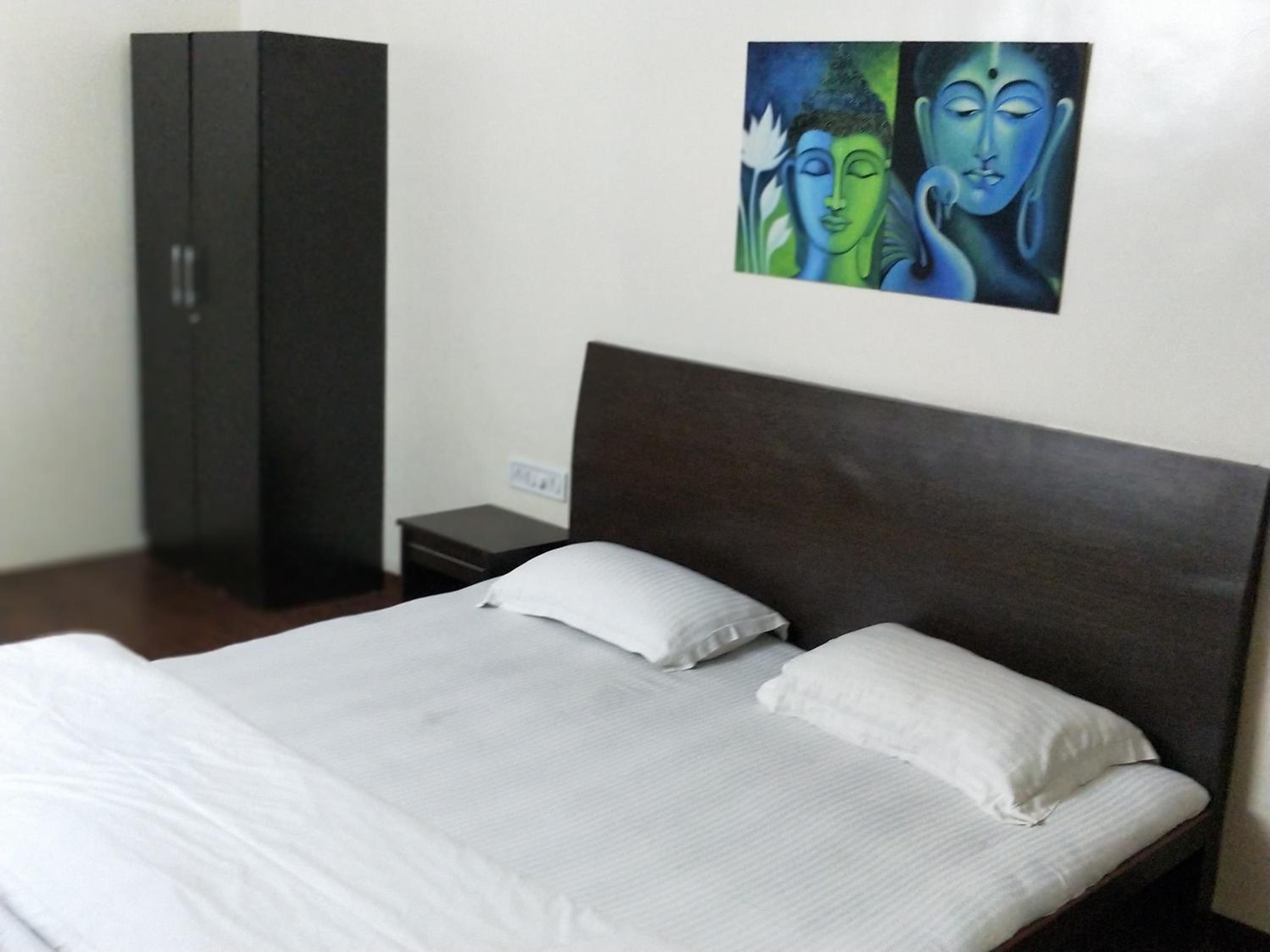 Deluxe Double Room with Balcony - Photo 8