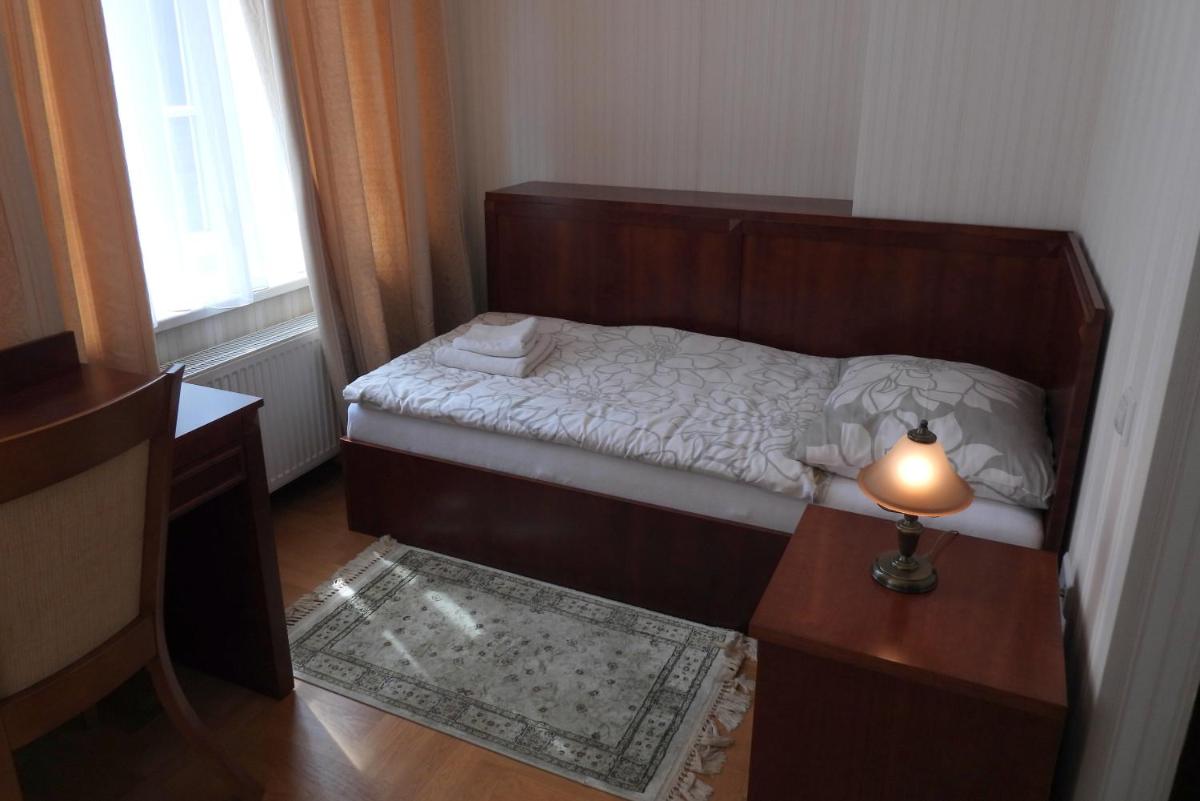 Single Room with Private Bathroom photo 1