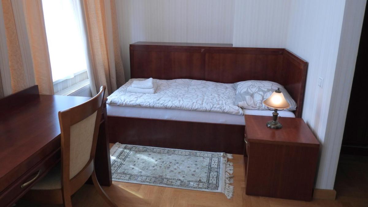 Single Room with Private Bathroom photo 2