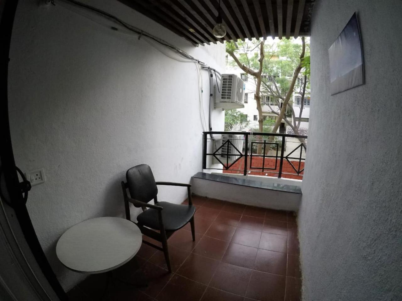 Deluxe Double Room with Balcony - Photo 11