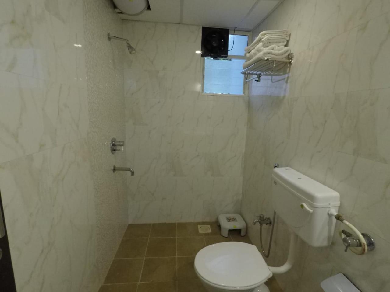 Deluxe Double Room with Balcony - Photo 9