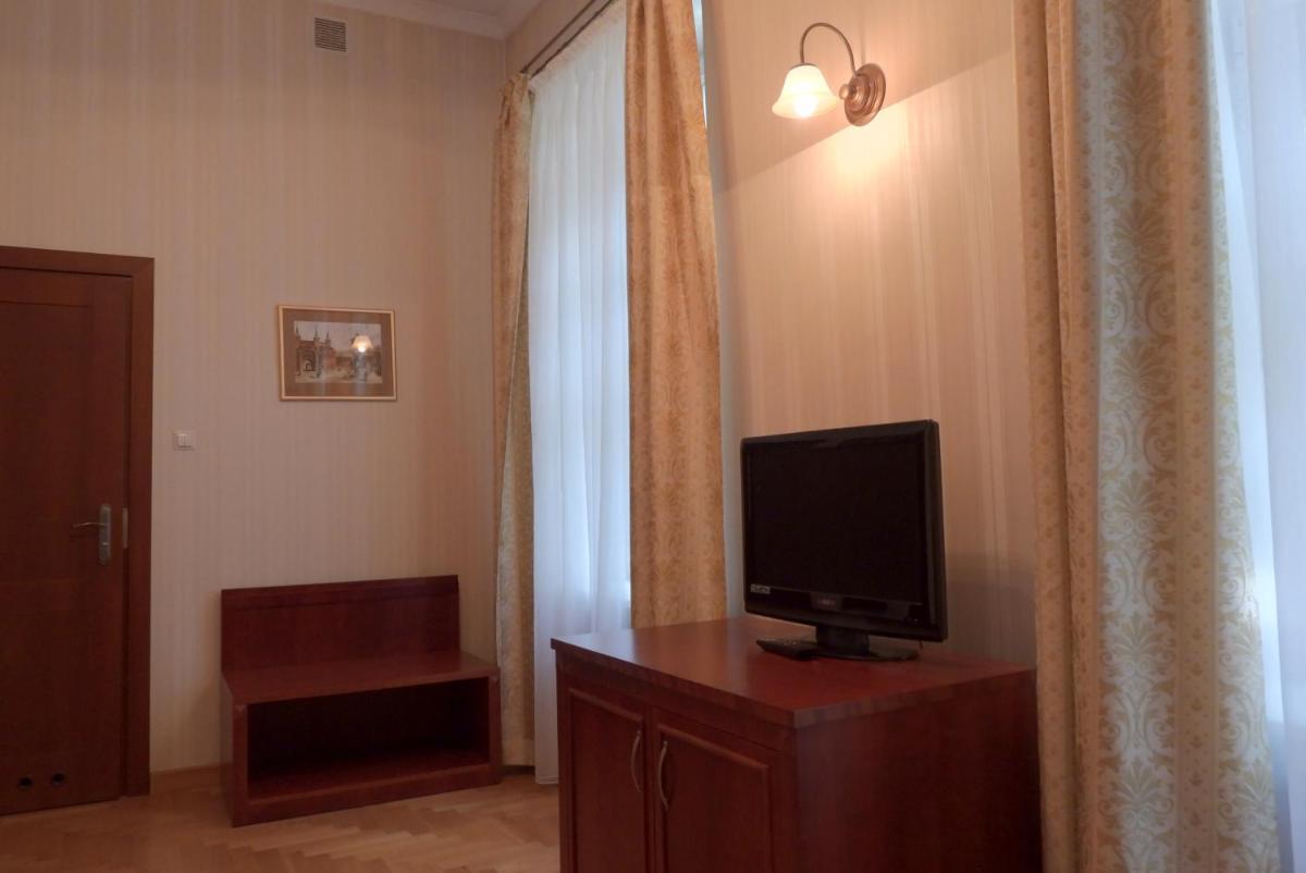 Single Room with Private Bathroom photo 3