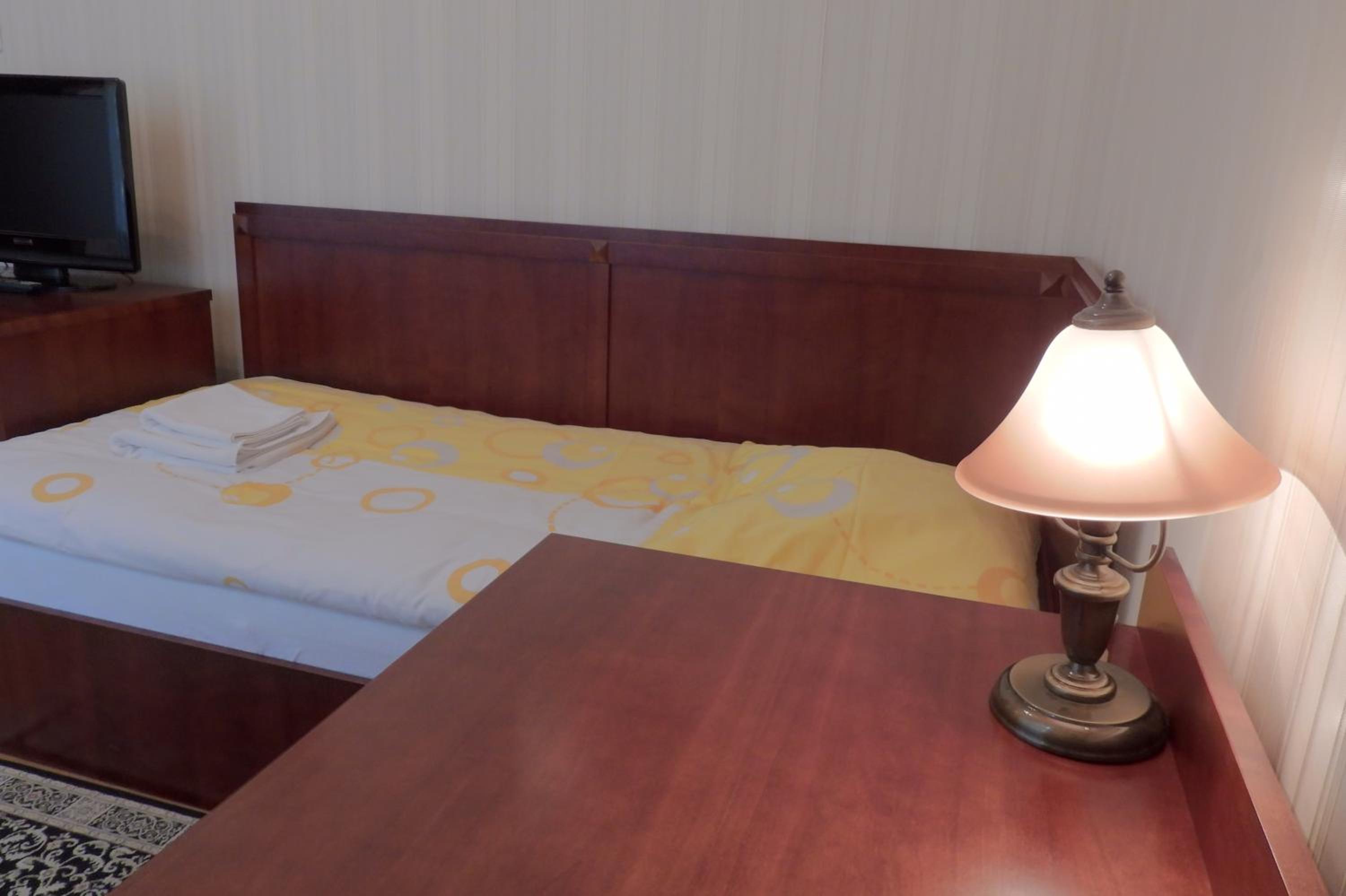 Single Room with Private Bathroom photo 2
