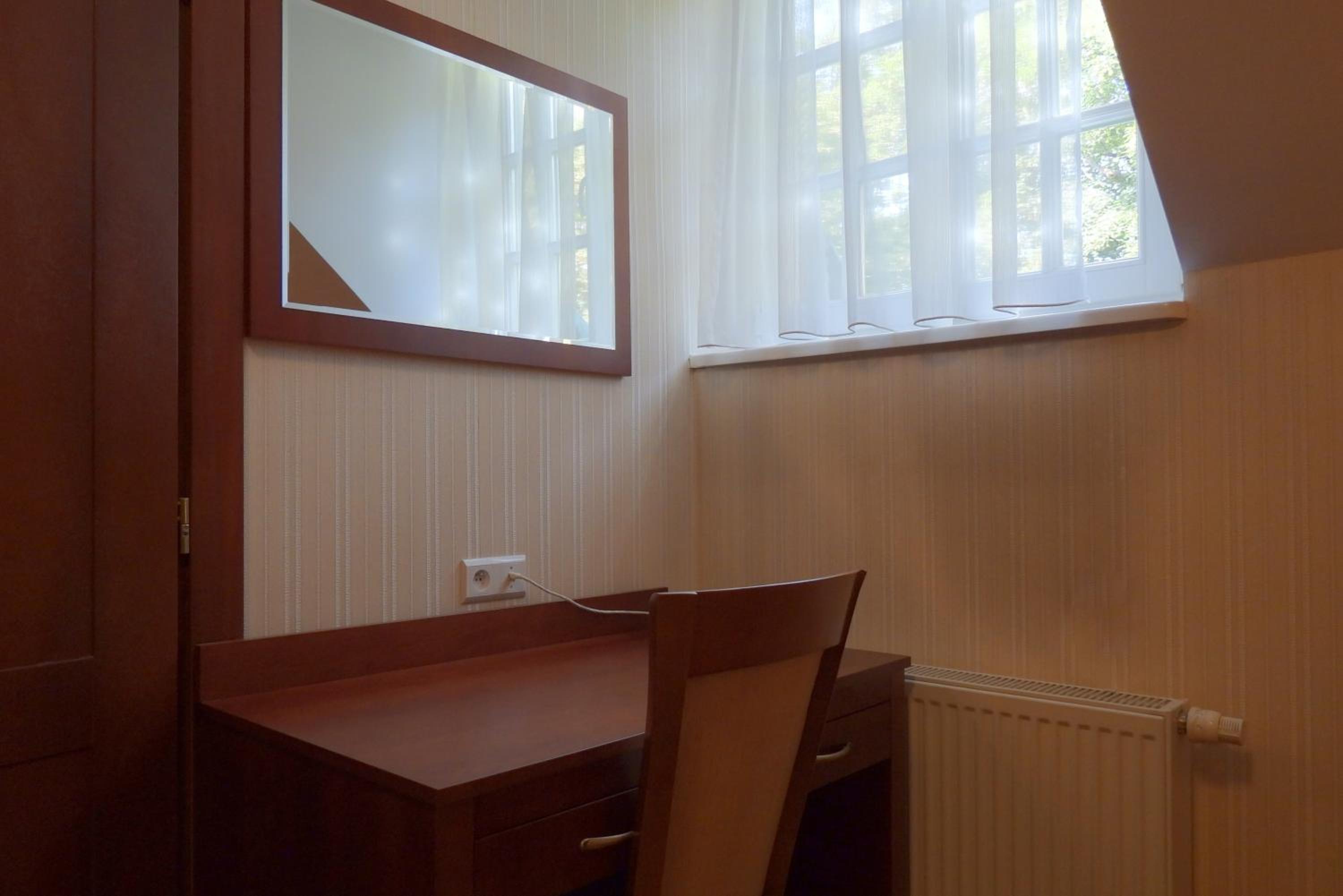 Single Room with Private Bathroom photo 2