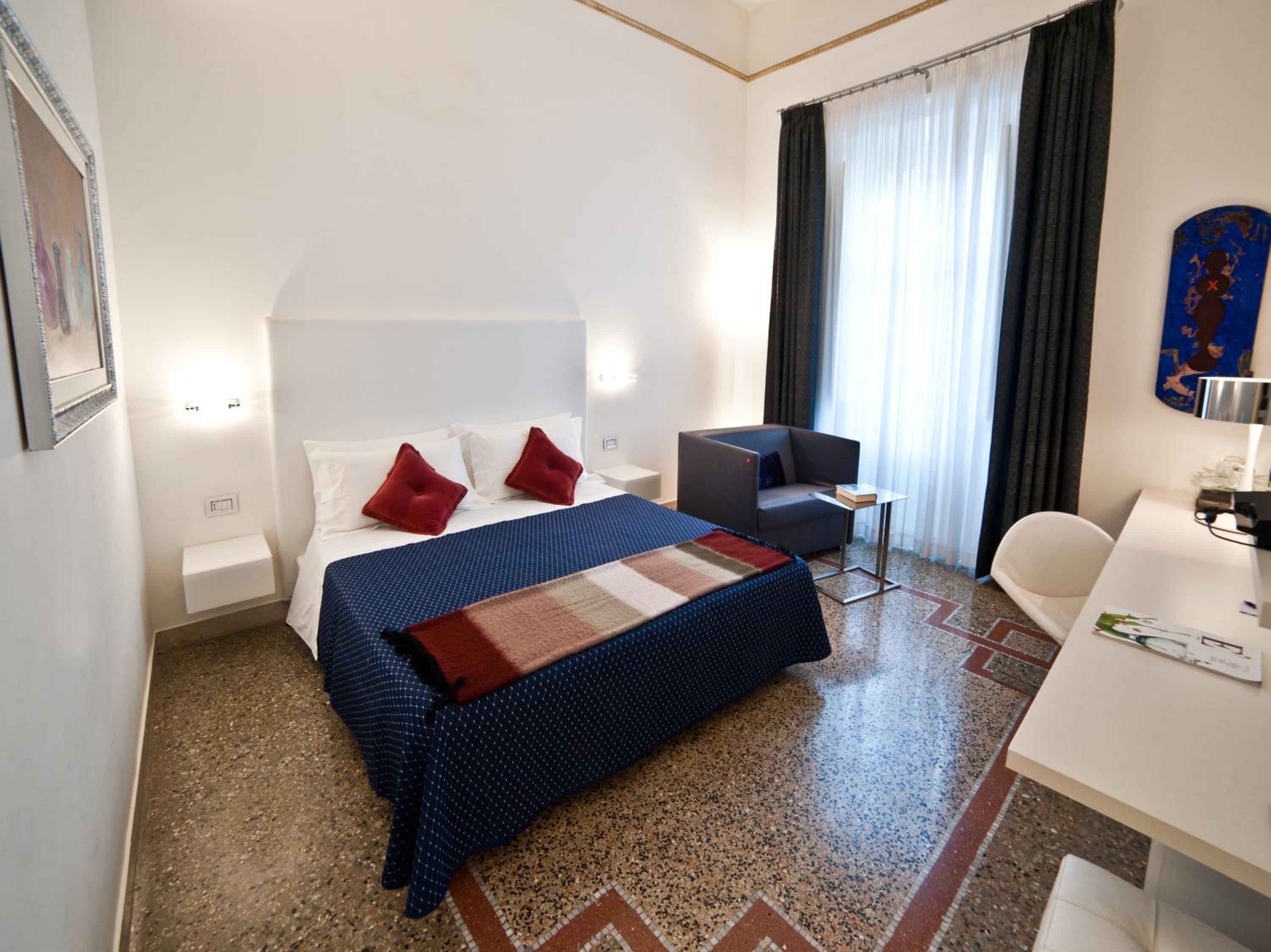 Triple Room - Photo 12