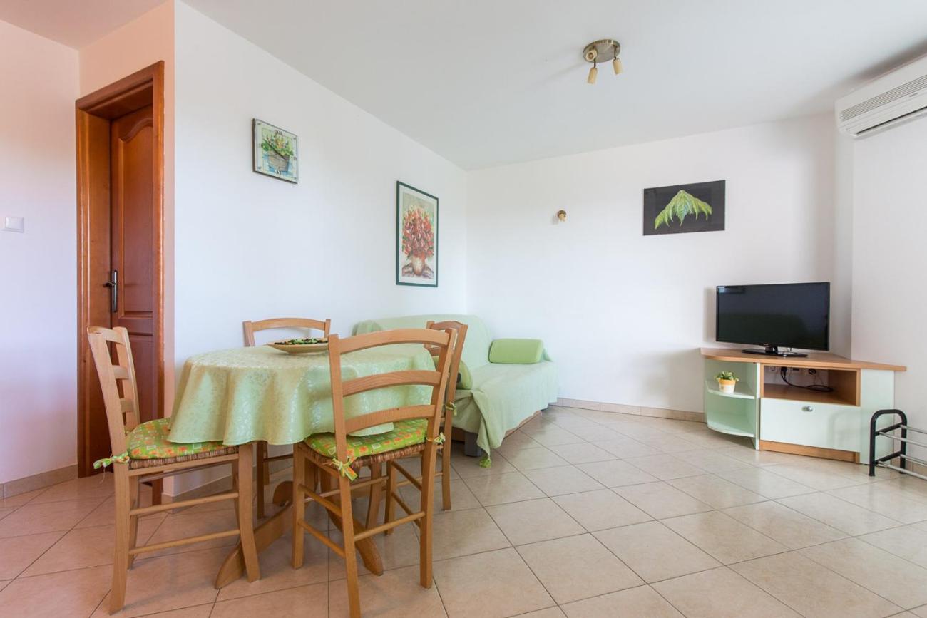Apartment with Balcony photo 2
