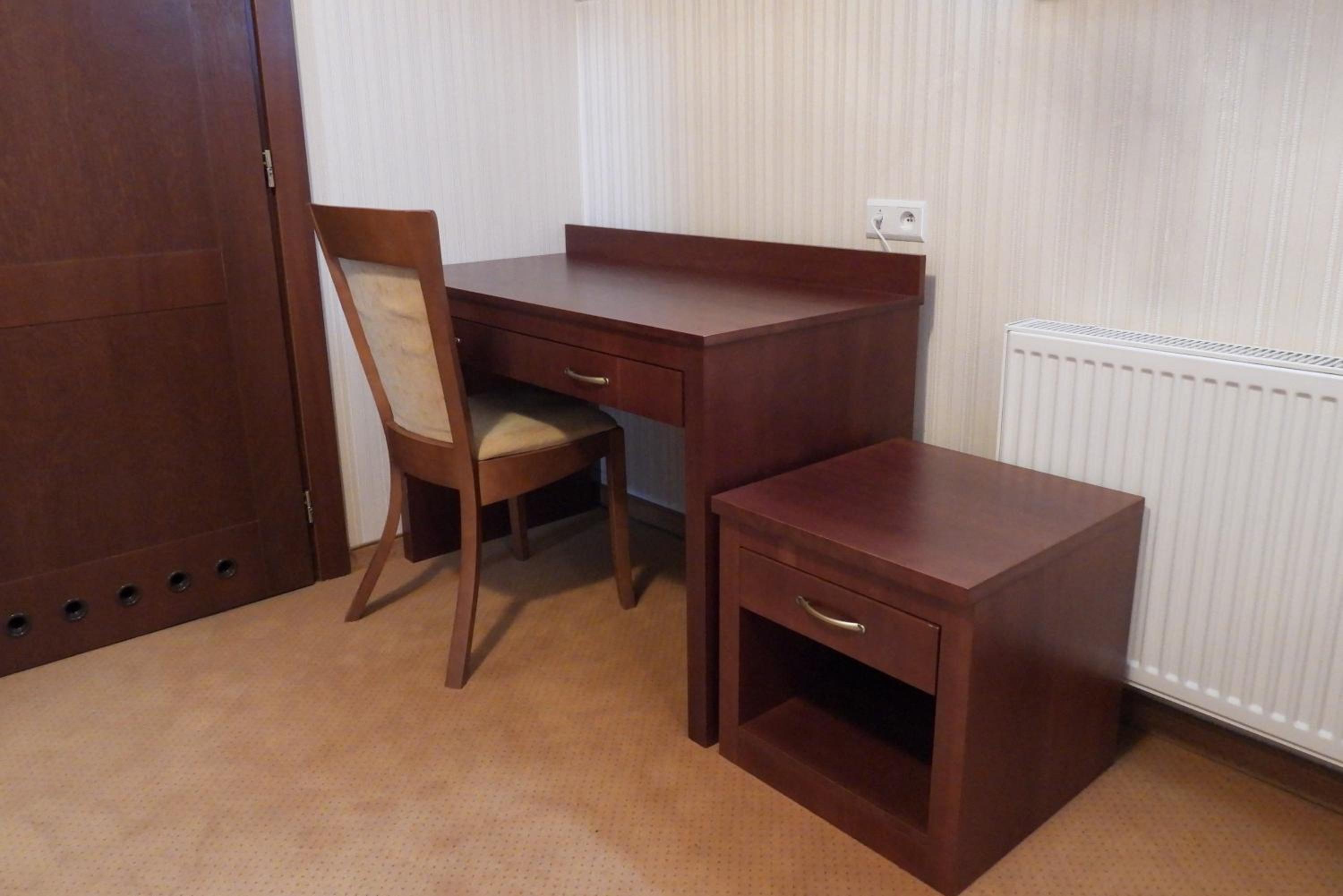 Single Room with Private Bathroom photo 2