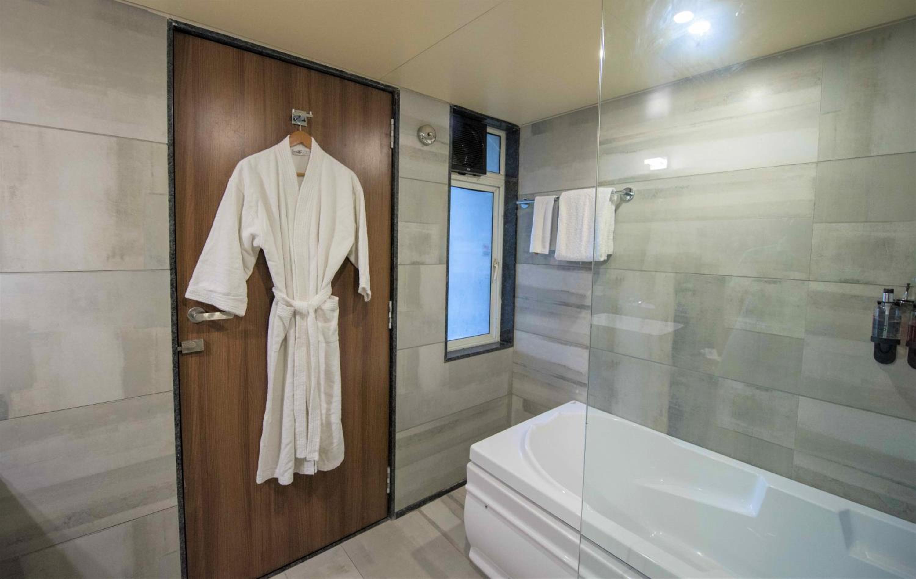 Suite Room - Photo 6