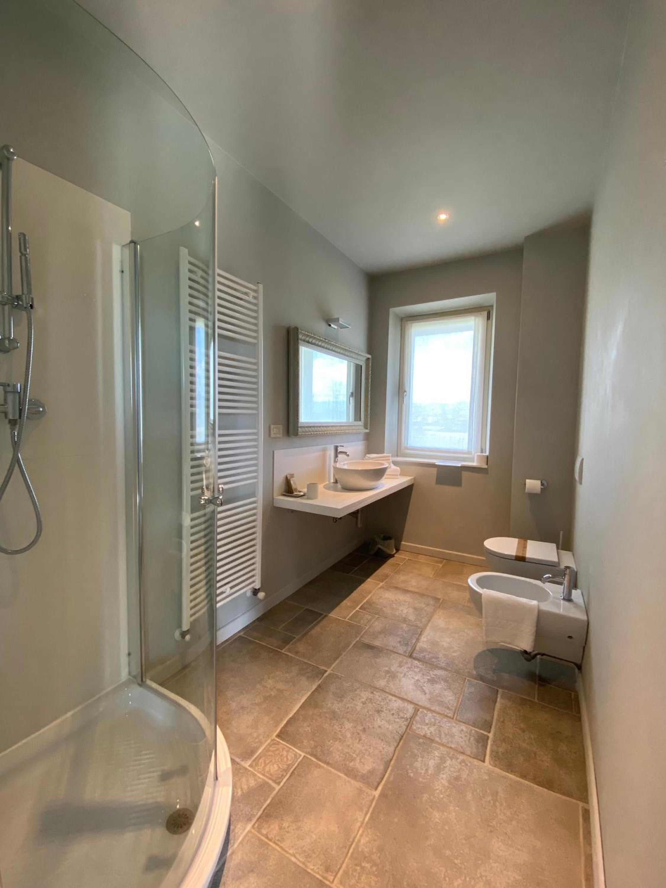 Large Double Room - Photo 5