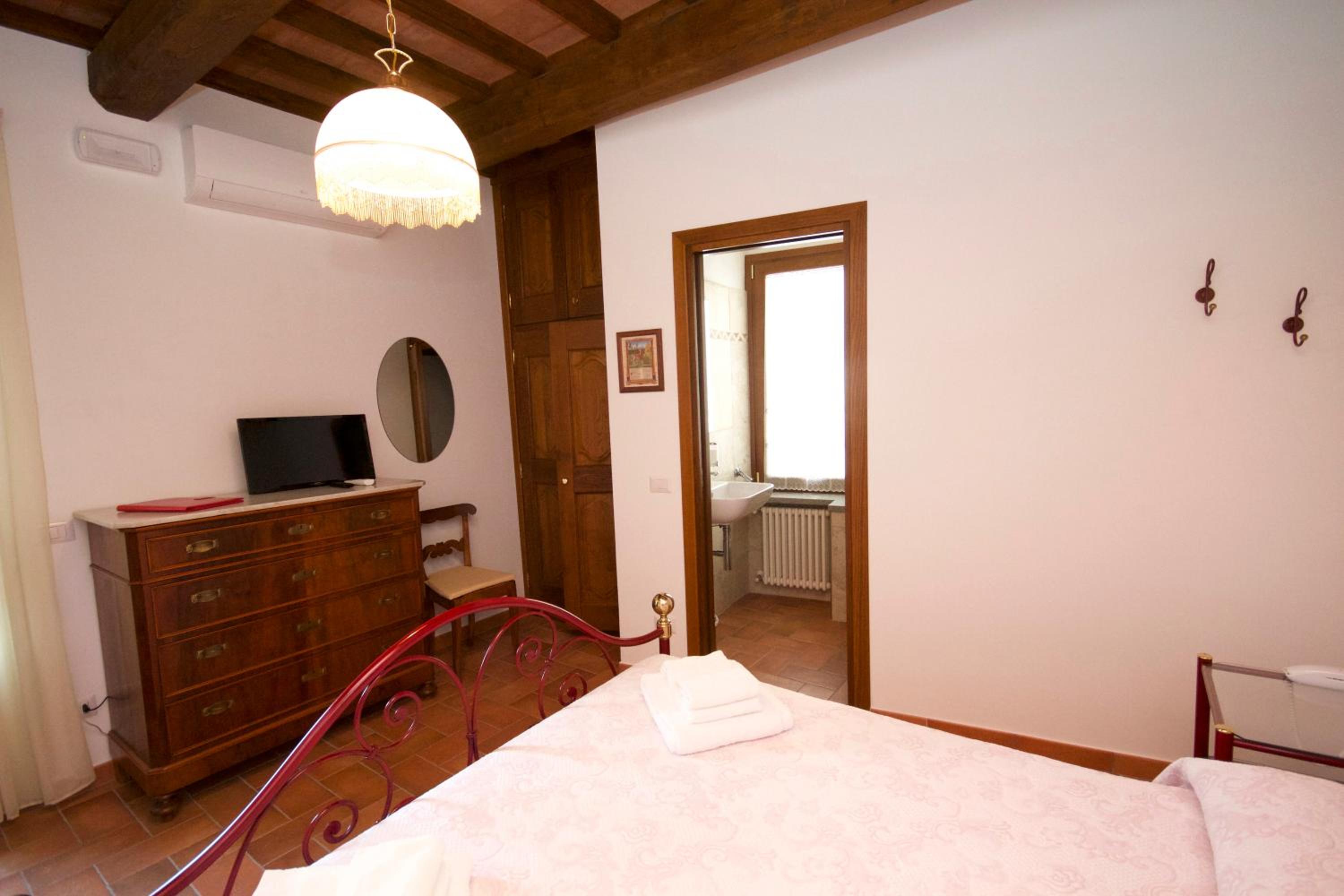 Double Room with Private Bathroom photo 3