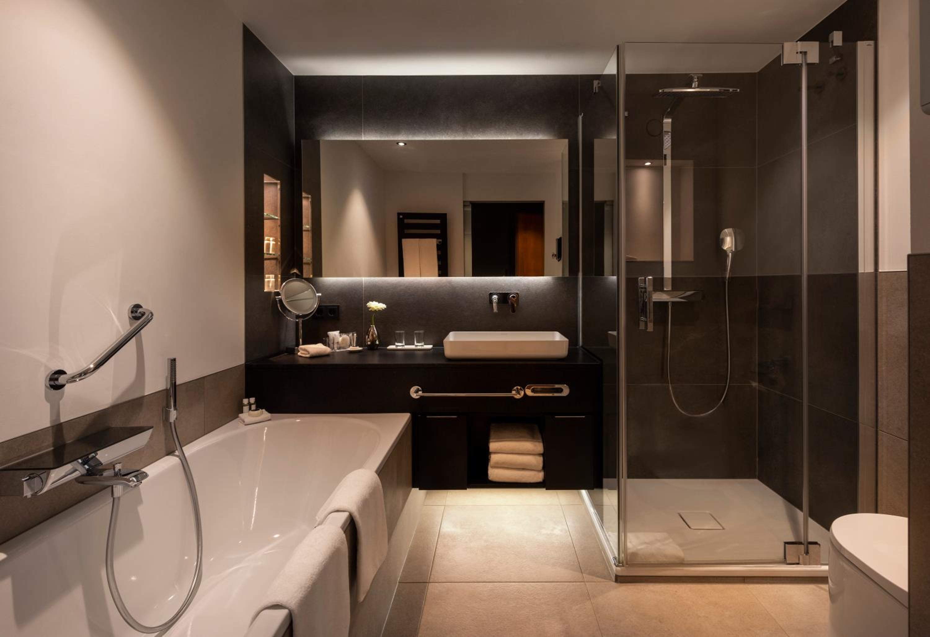Business Premium Double Room thumbnail 5
