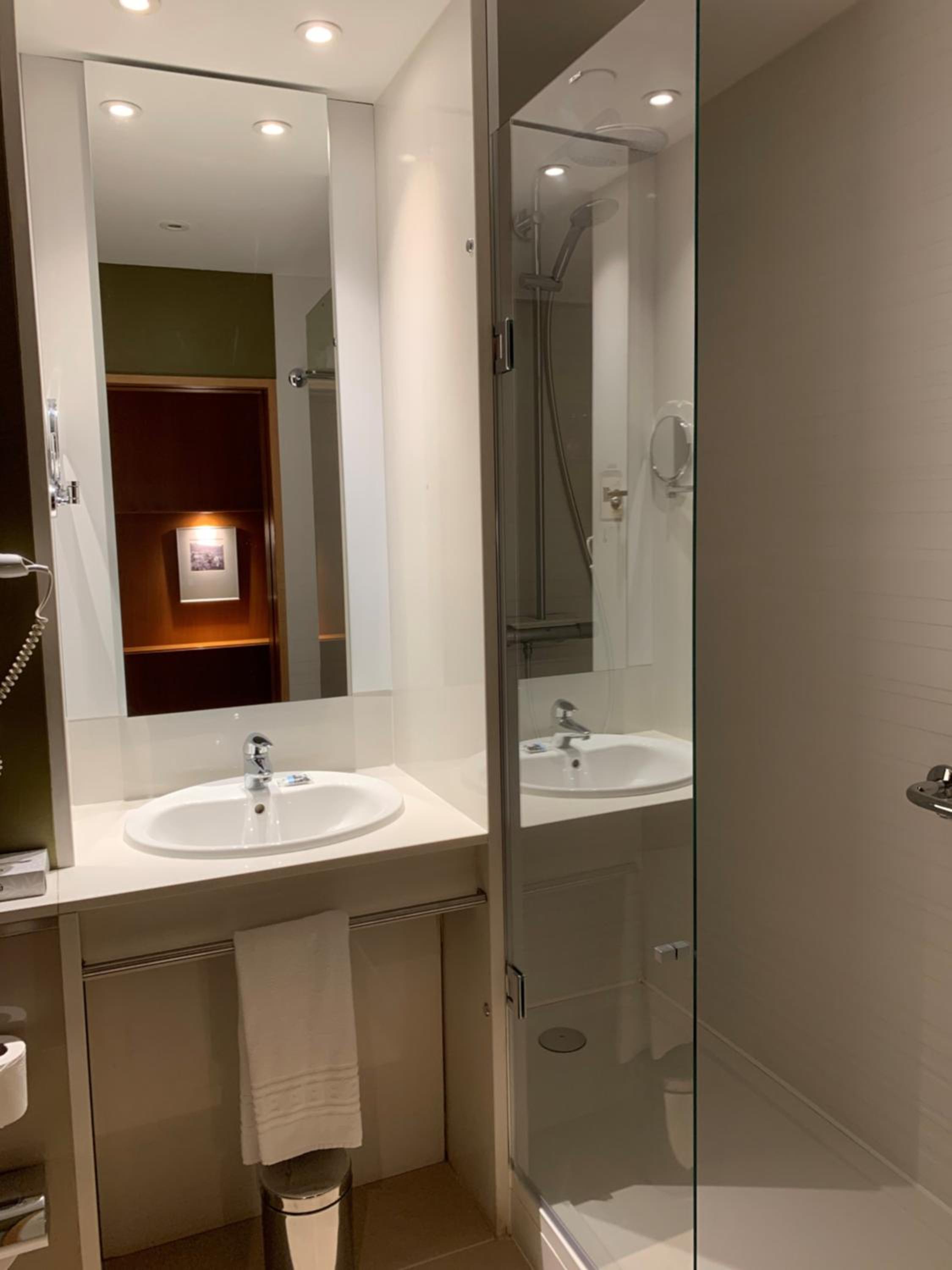 Standard Double Room - Photo 12