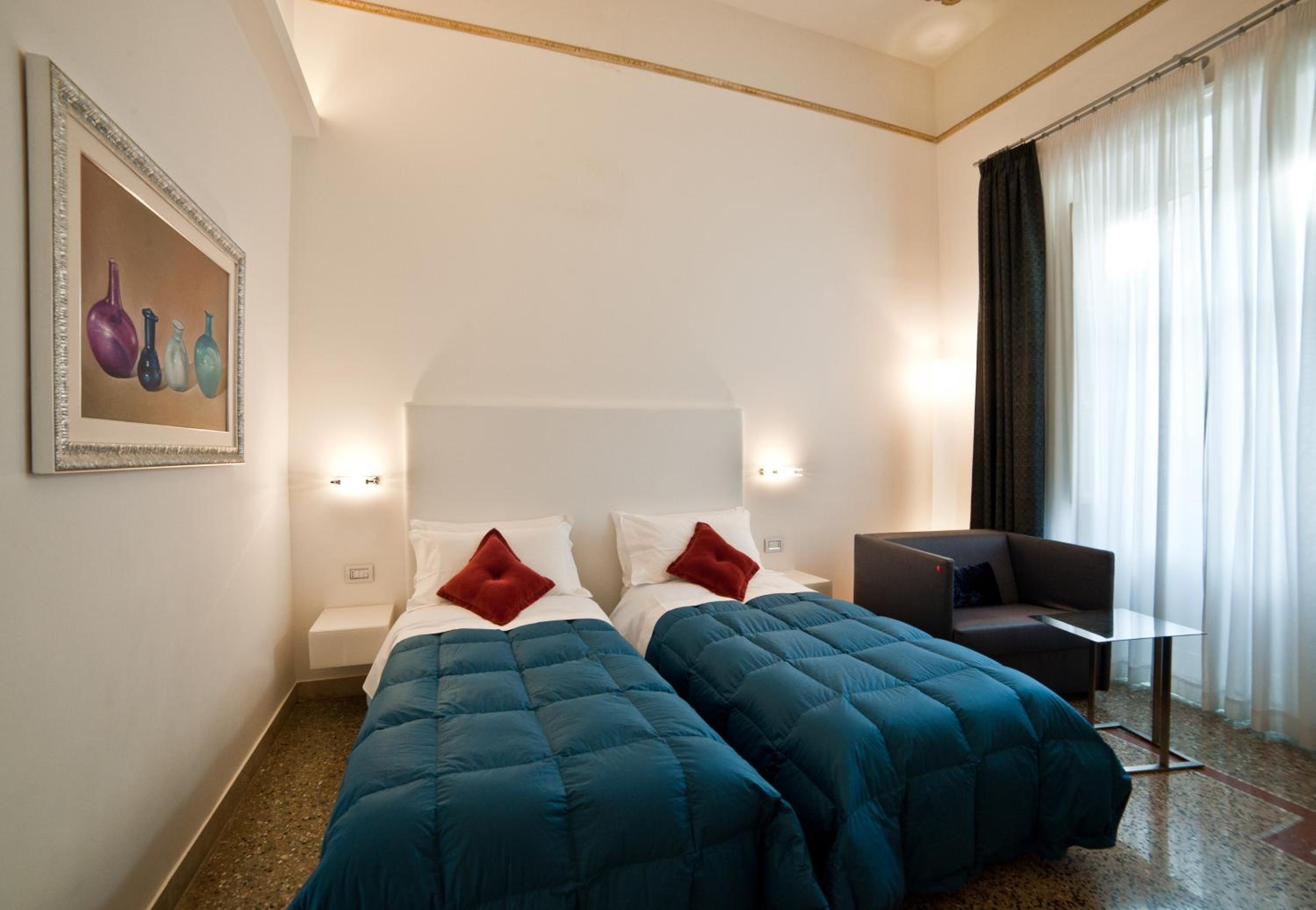 Triple Room - Photo 6