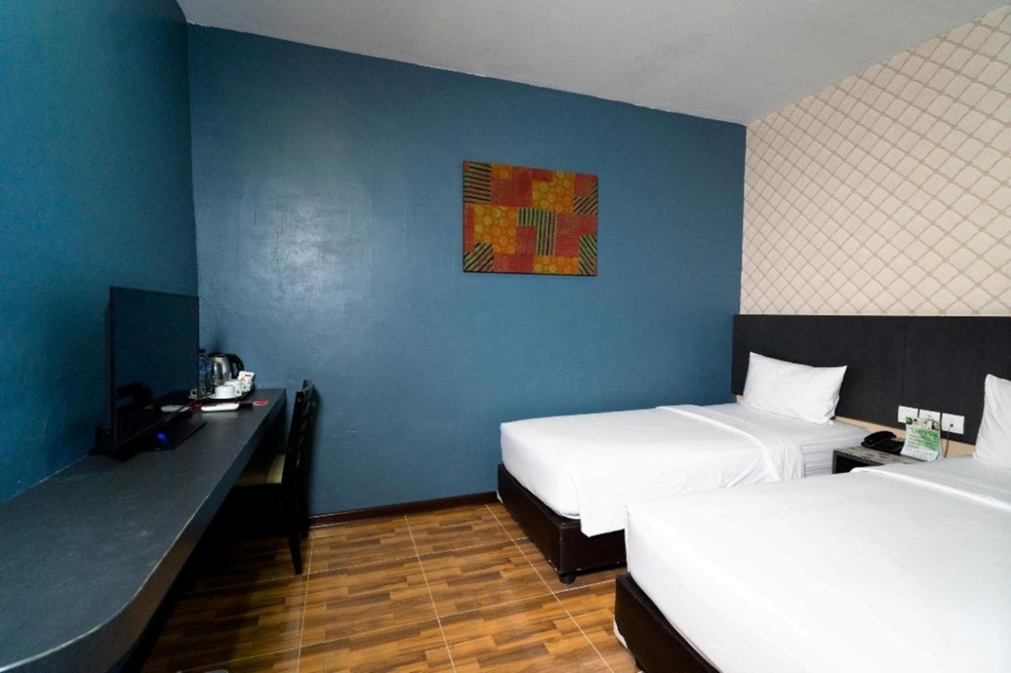 Twin Room with Bathroom photo 1