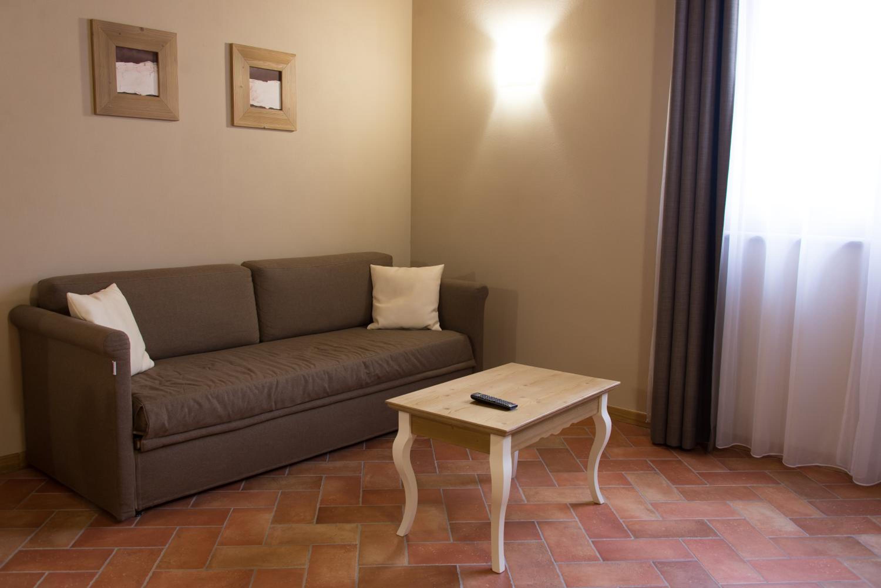 One-Bedroom Apartment photo 3