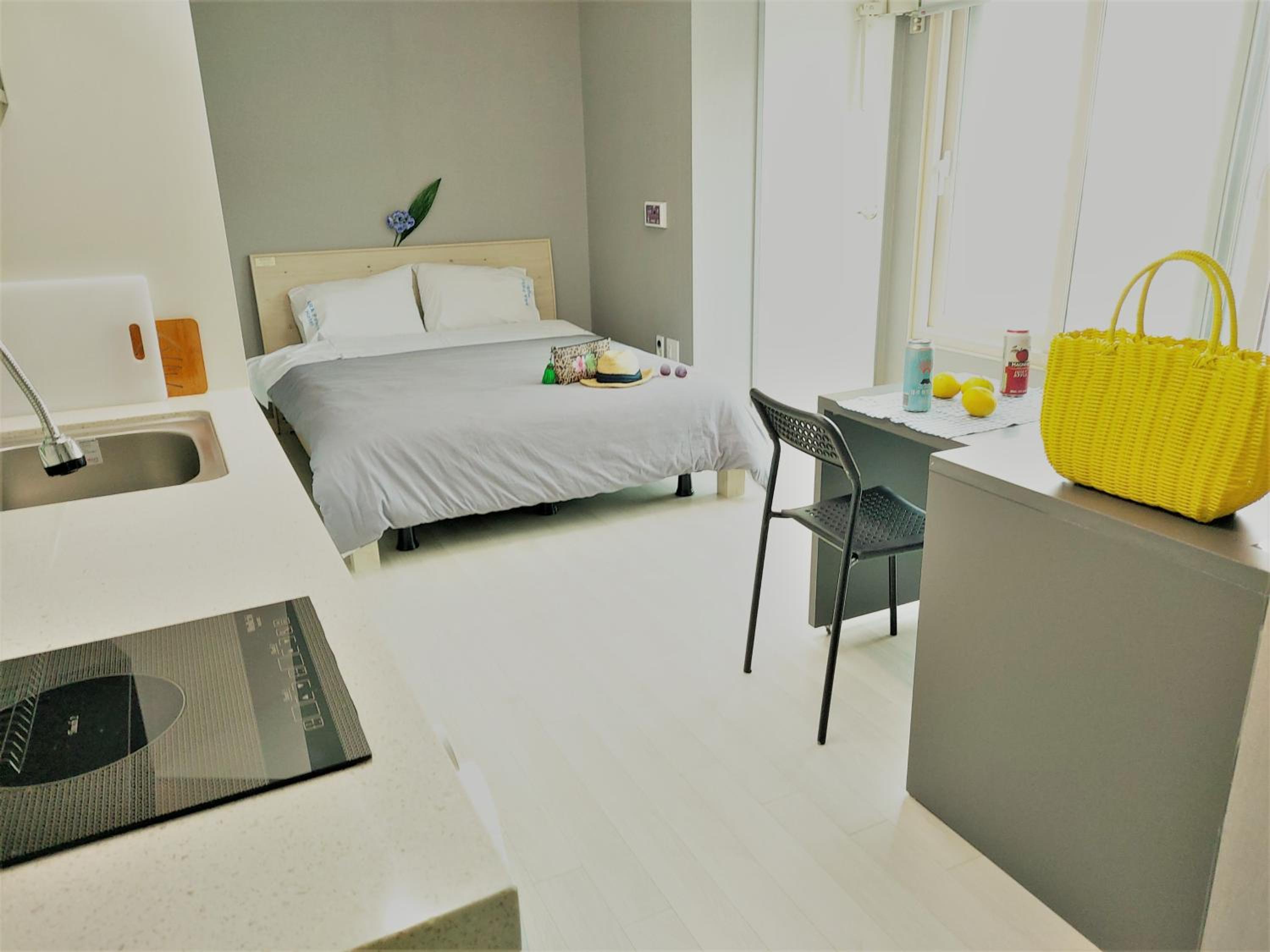 Queen Room with Sea View - Photo 20