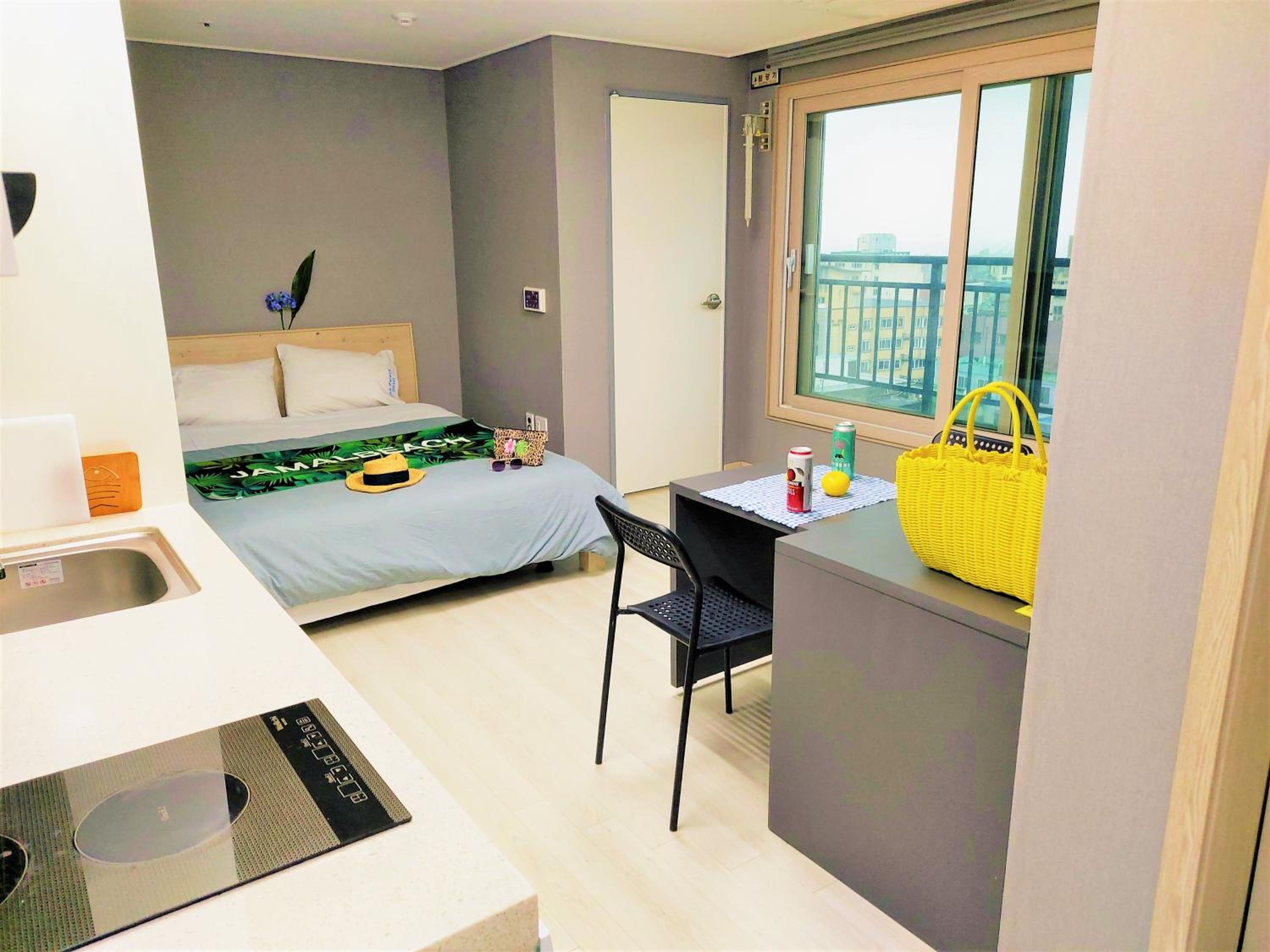 Queen Room with Sea View - Photo 24