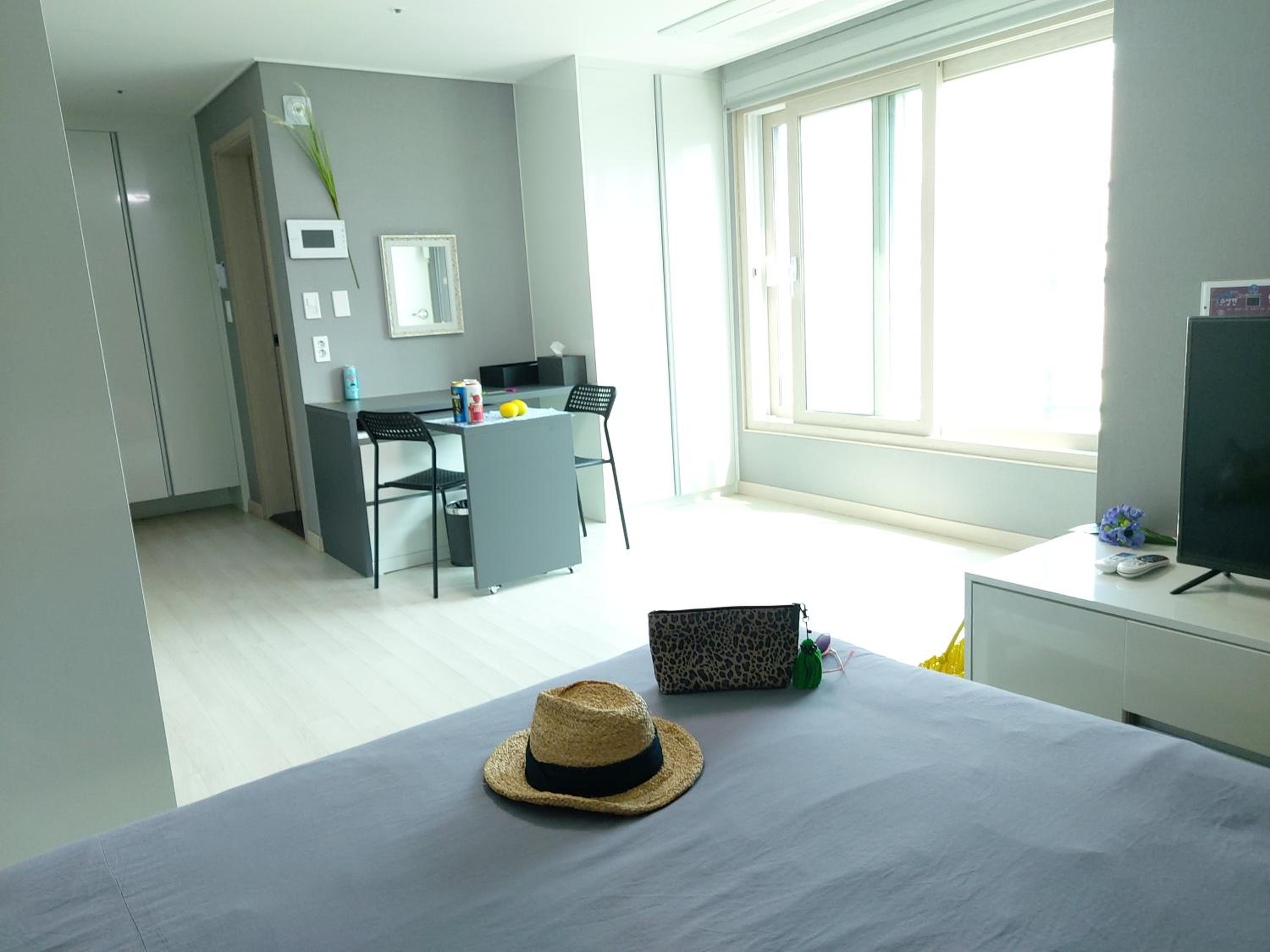 Queen Room with Sea View - Photo 34