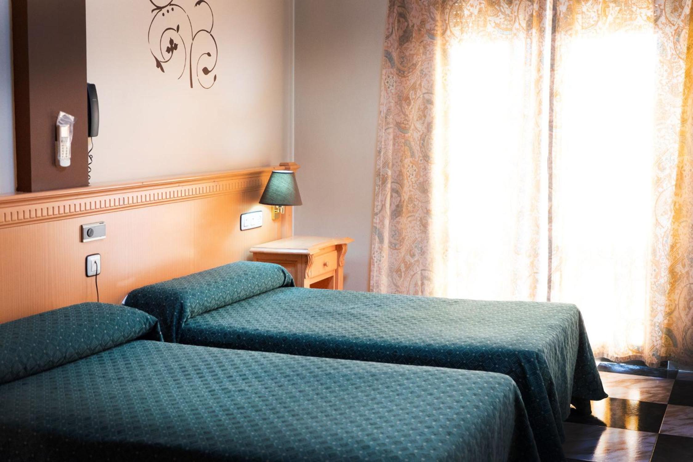 Twin Room - Photo 1