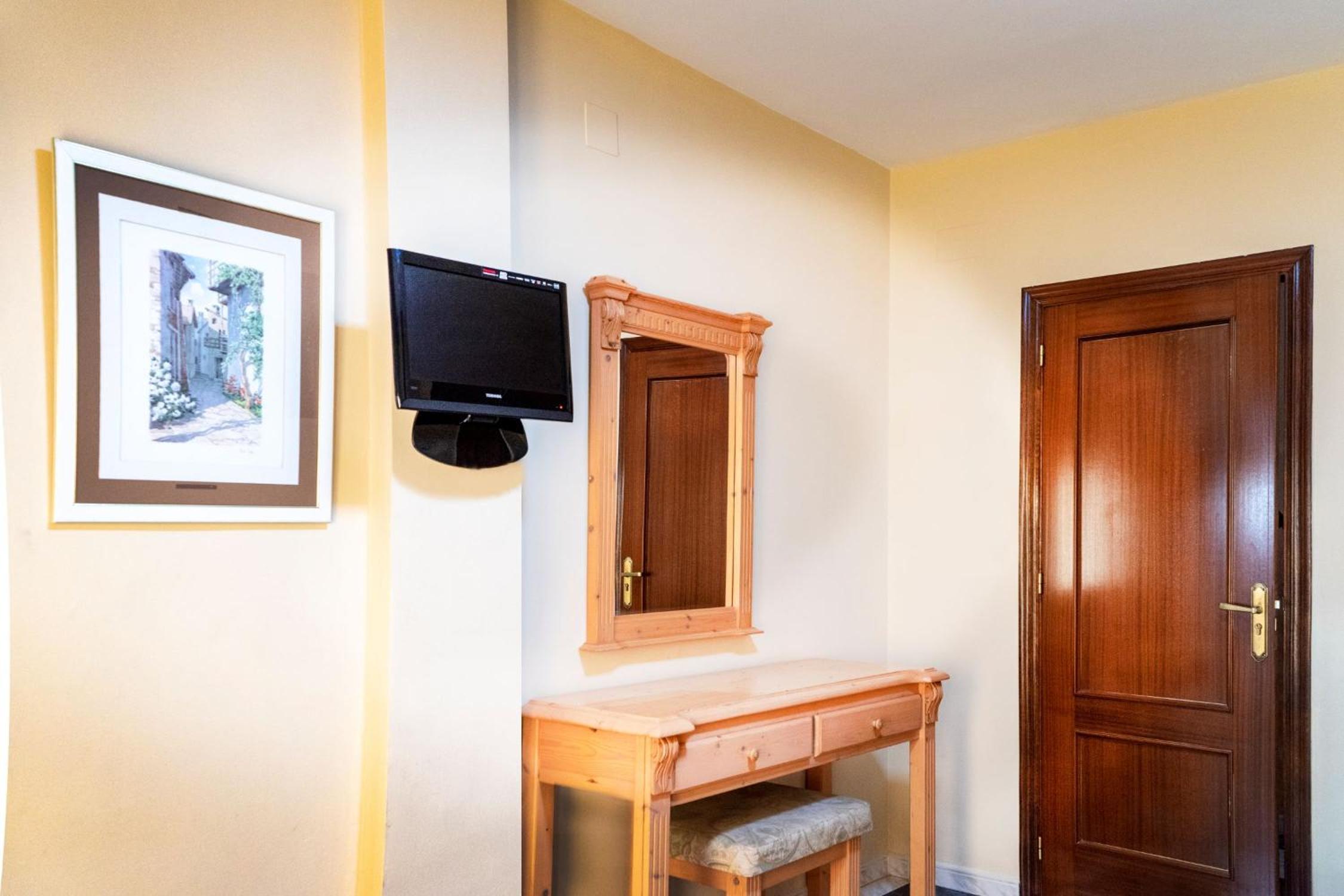 Twin Room - Photo 3