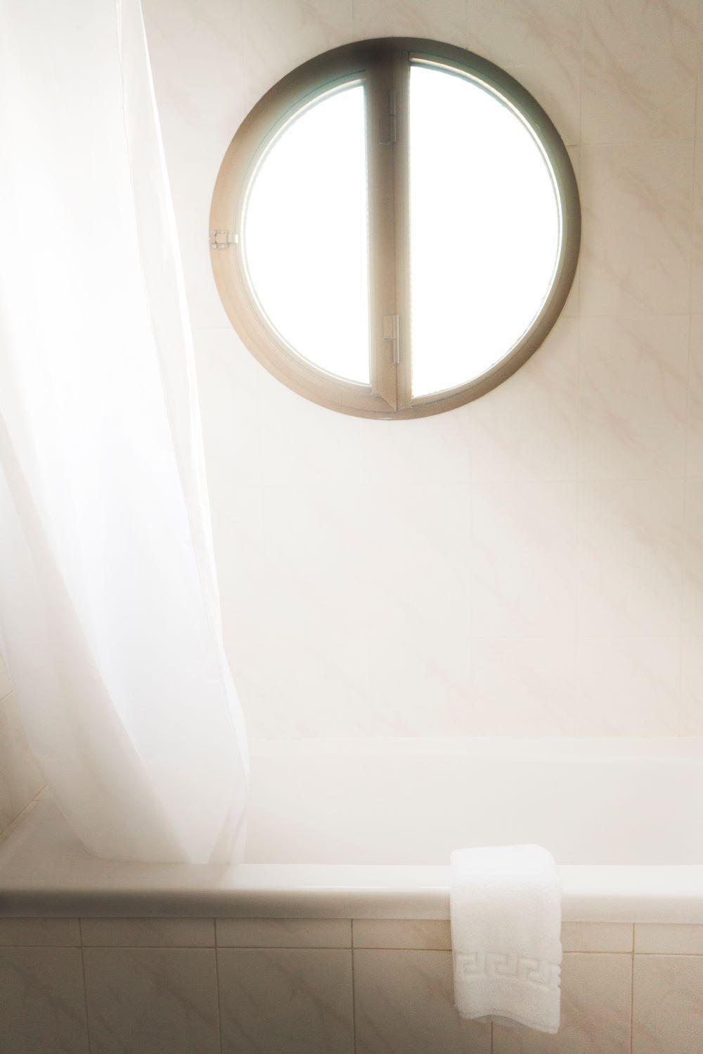 Twin Room - Photo 9