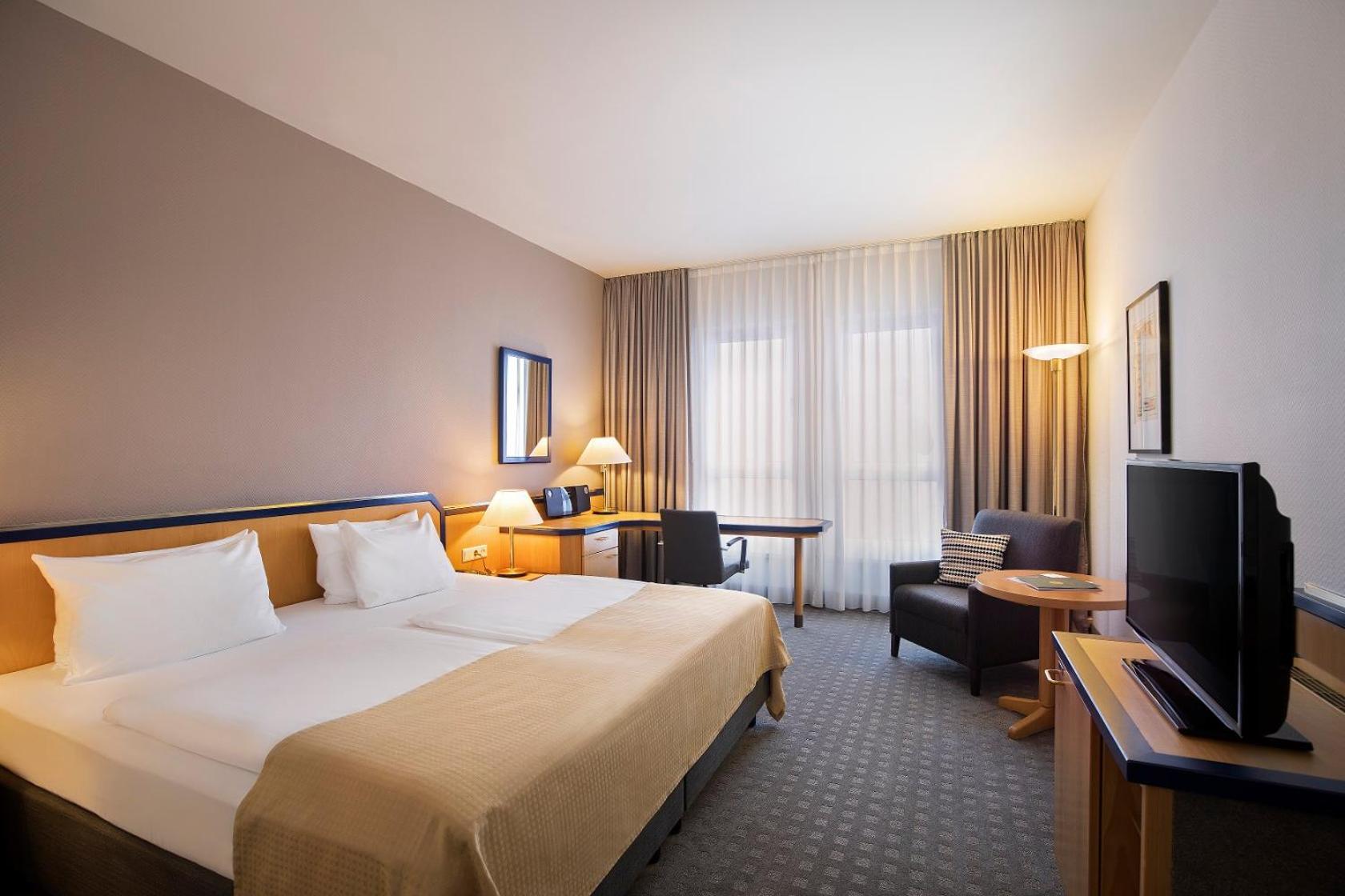 Room with Kingsize Bed - High Floor photo 1