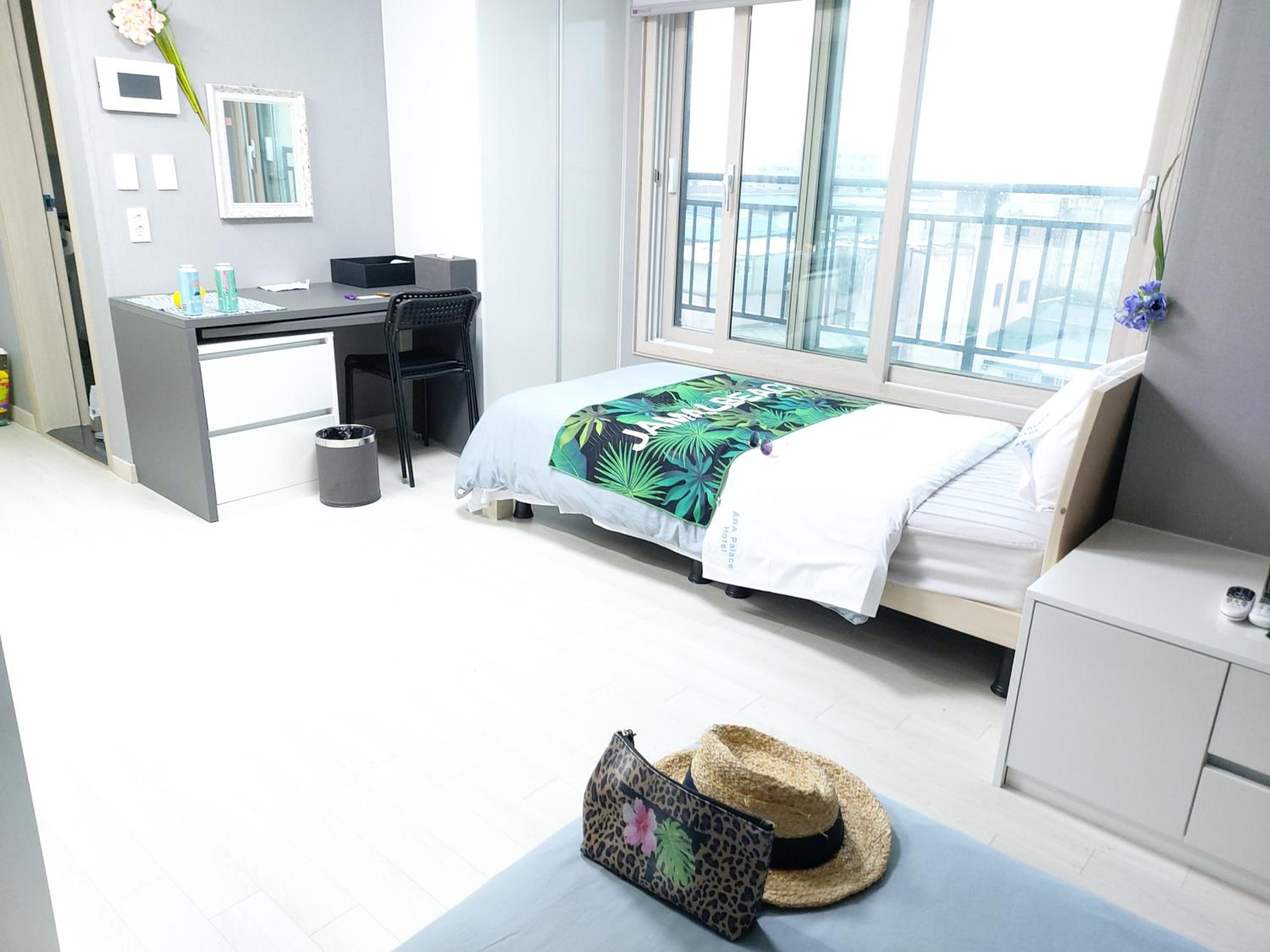 Twin Room with View - Photo 30