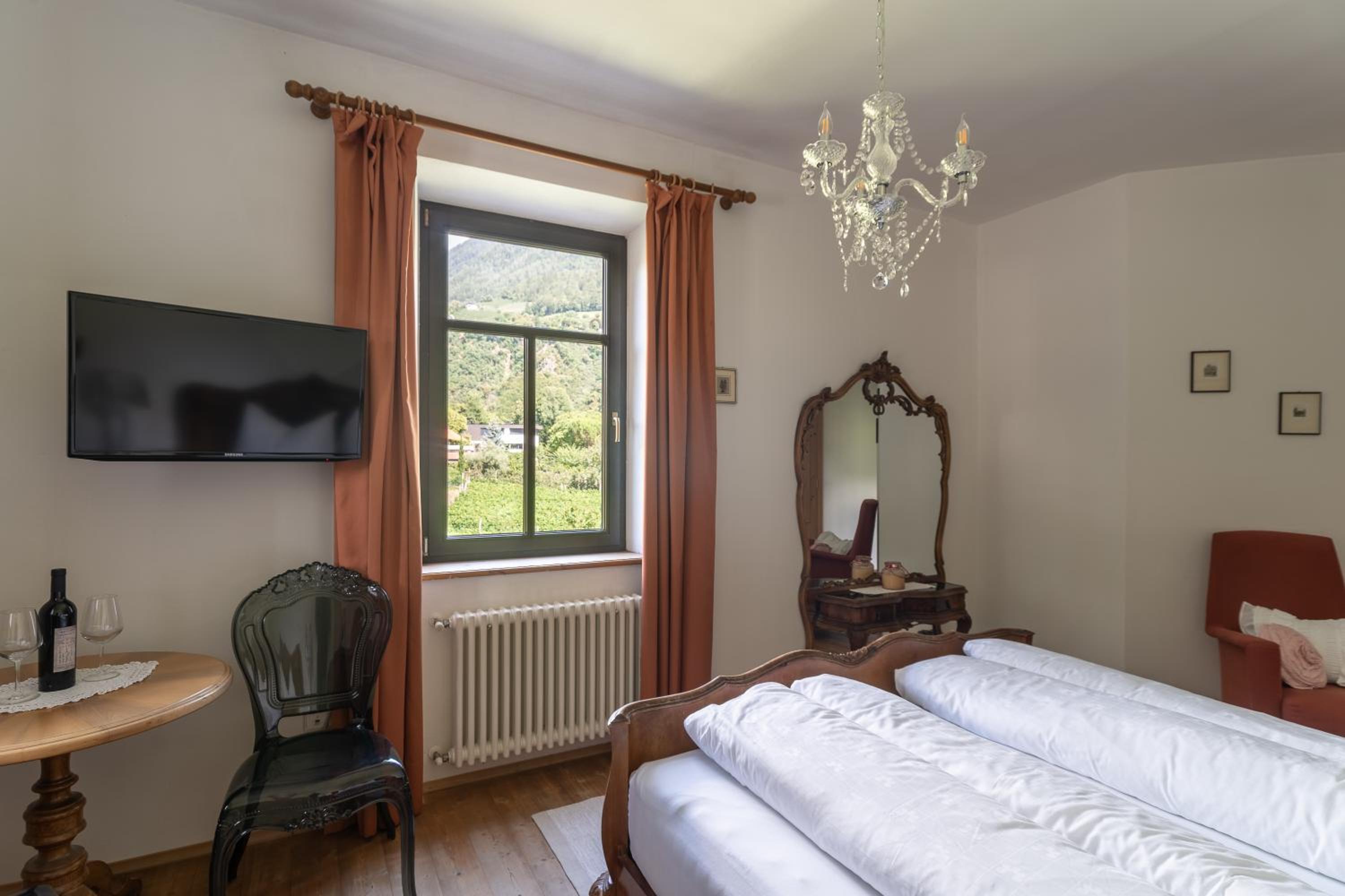 Double Room with Mountain View - Photo 2