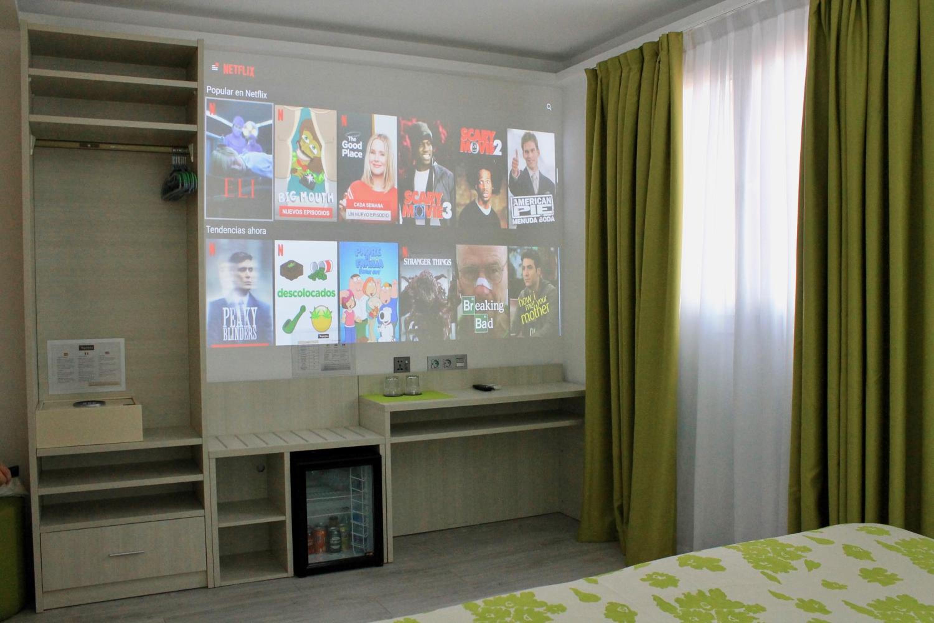 Family Room, Connecting Room
