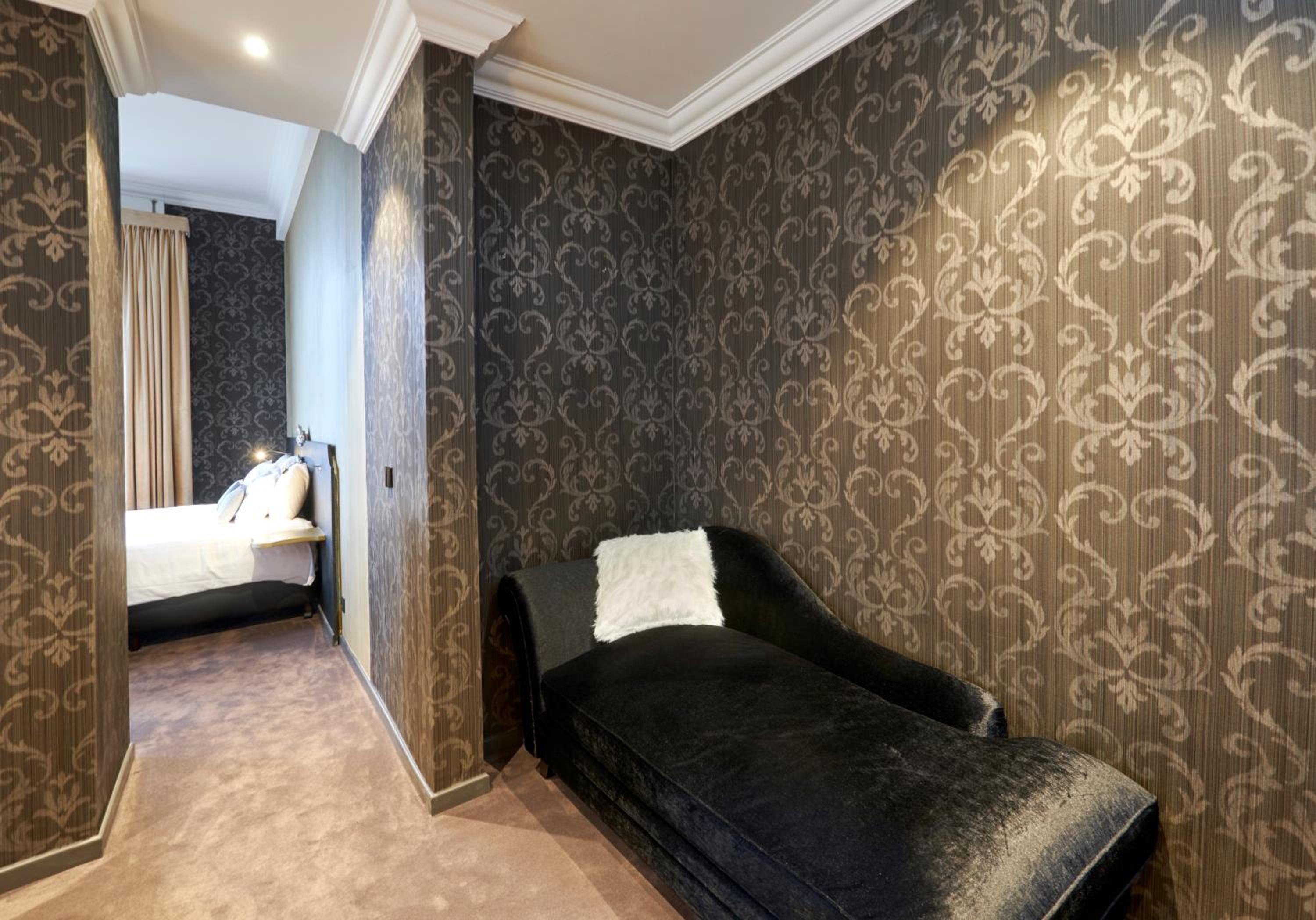 King Suite with Sitting Area - Photo 1