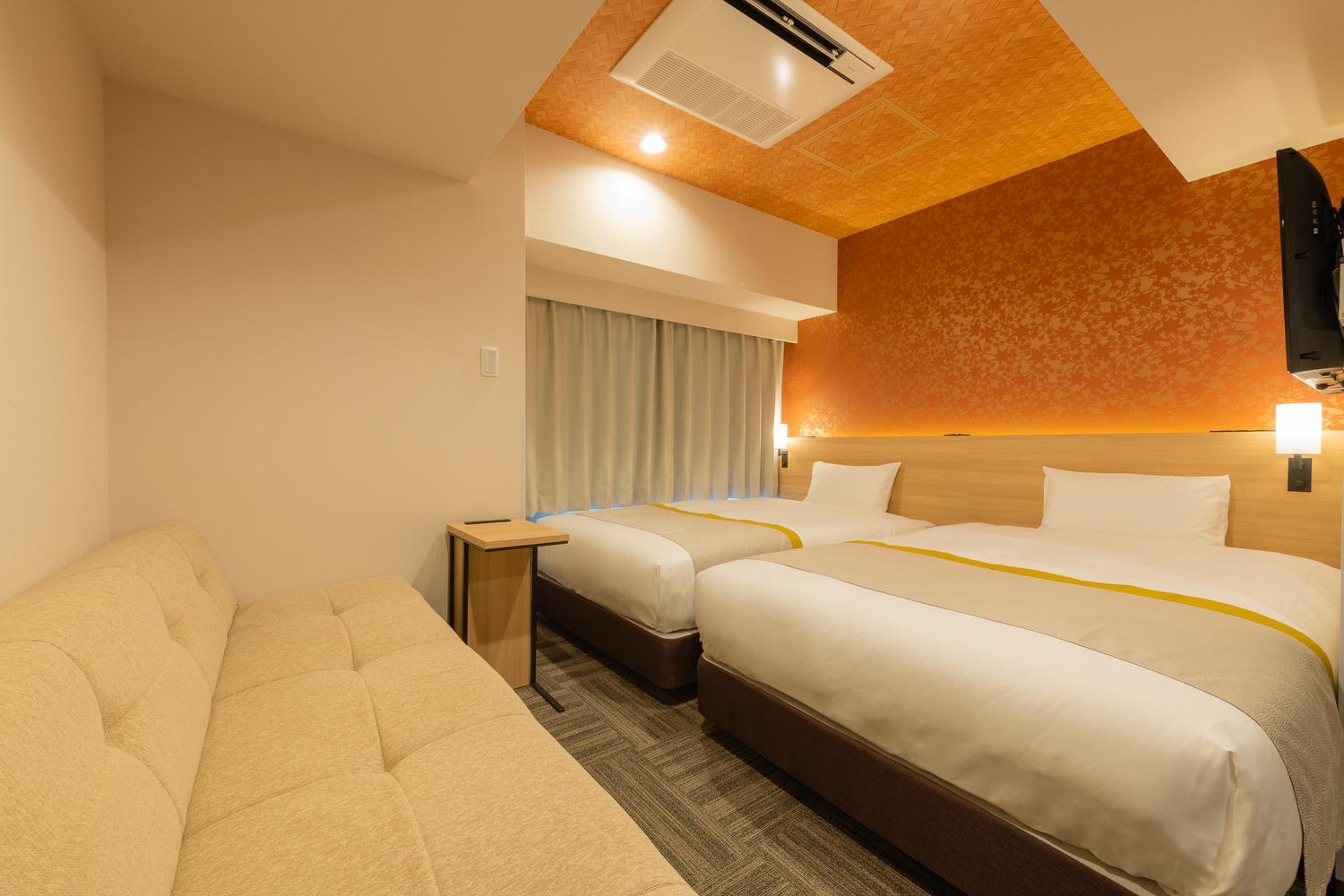 Deluxe Twin Room with Private Bath photo 3