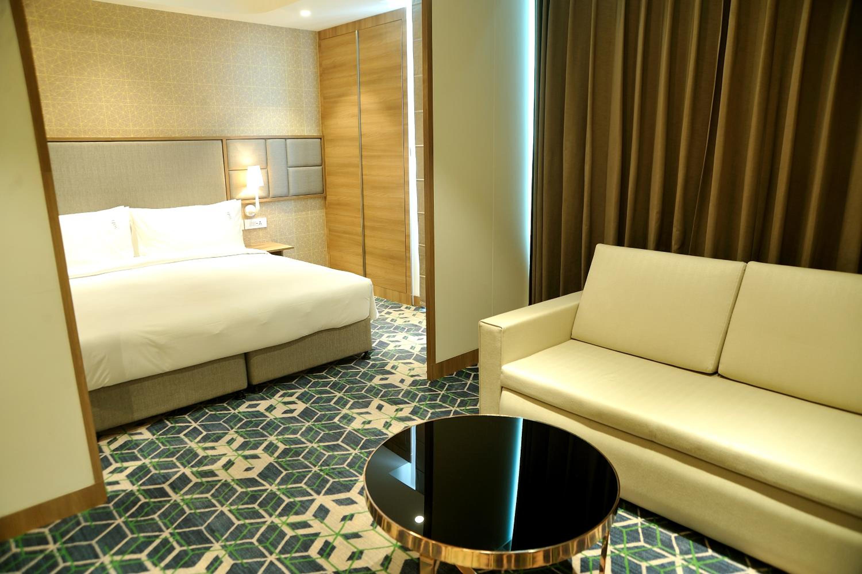One-Bedroom Suite with Kitchenette with 25% discount on F&B, Spa and Laundry, Enjoy Buy One Get One at Viva Bar during Happy Hours (12 noon to 06:00 PM) - Photo 11