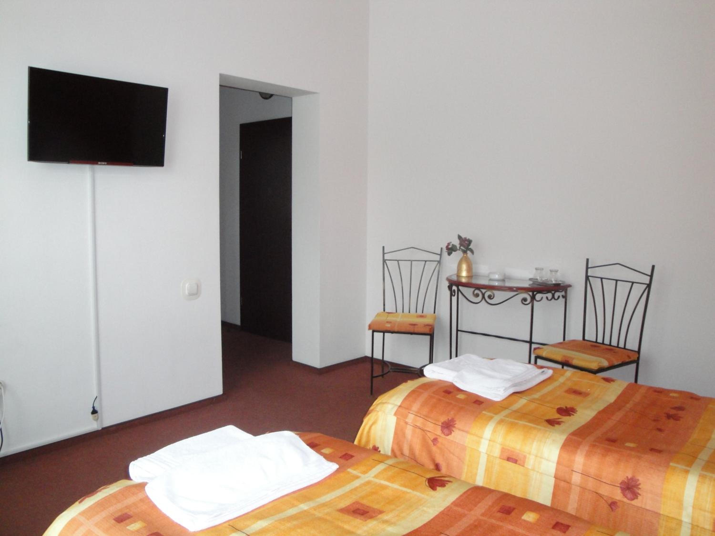 Twin Room - Photo 4