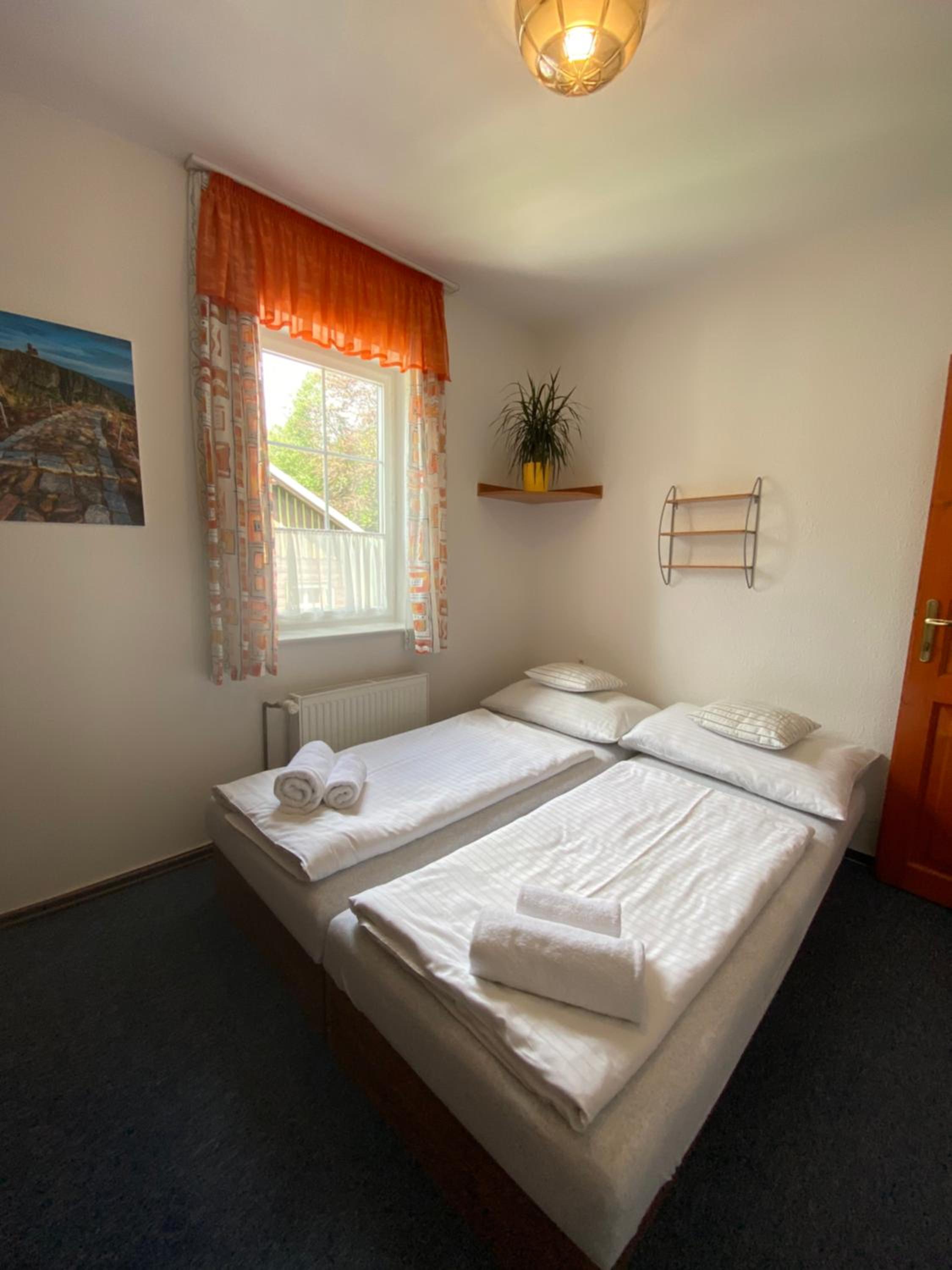Economy Twin Room photo 3
