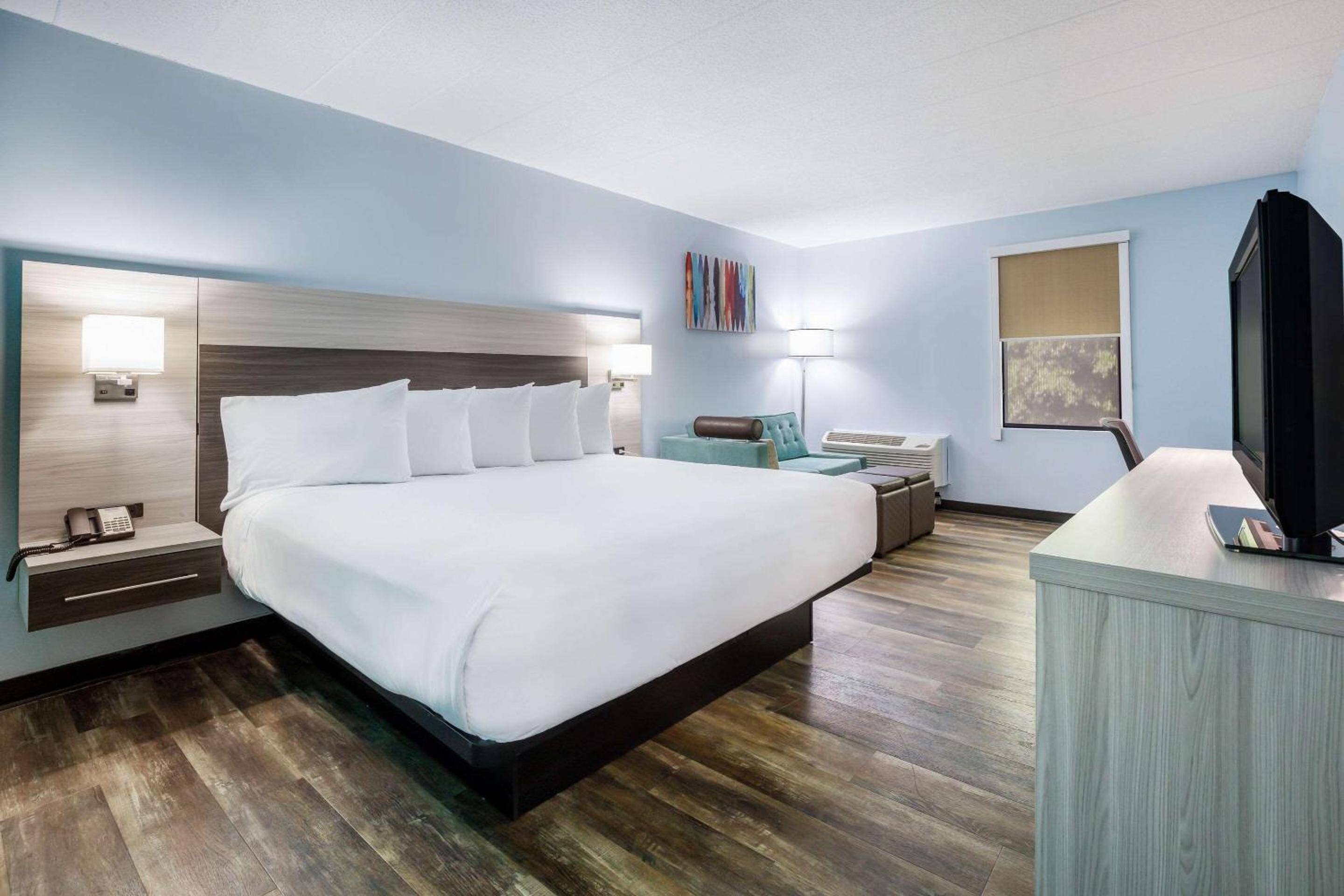 Standard King Room photo 1