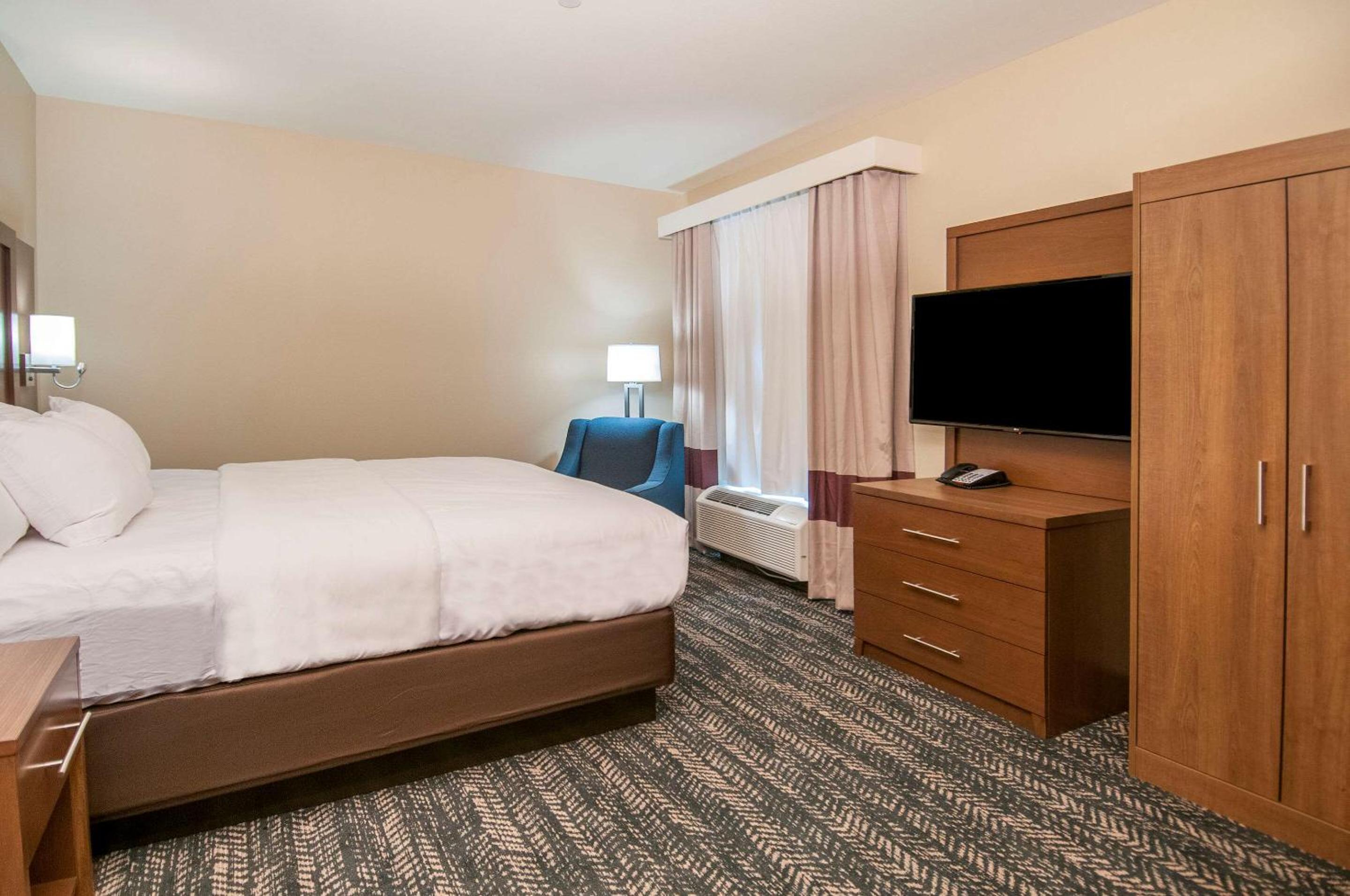 King Room - Non-Smoking - Photo 1