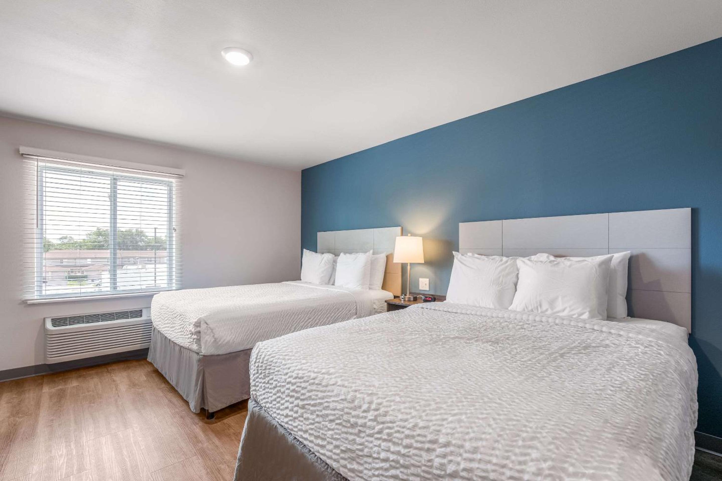 Standard Queen Room with Two Queen Beds - Non-Smoking - Photo 1