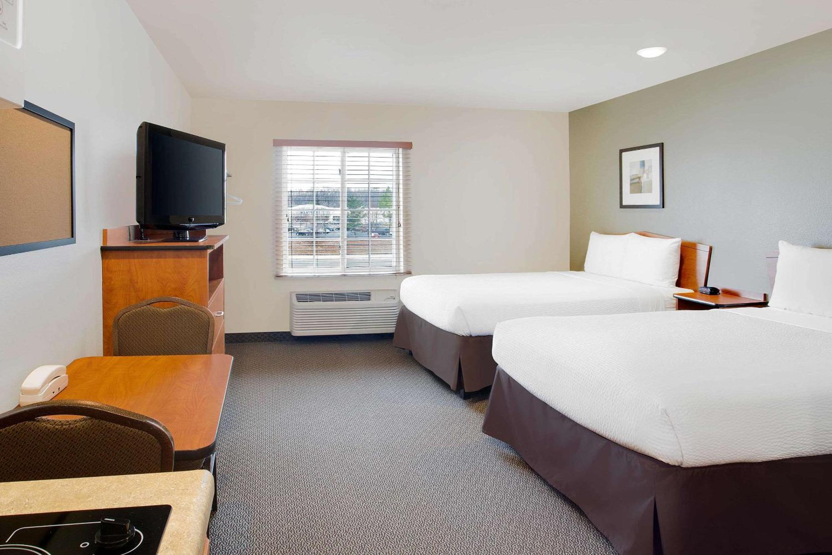 Queen Suite with Two Queen Beds - Non-Smoking photo 1