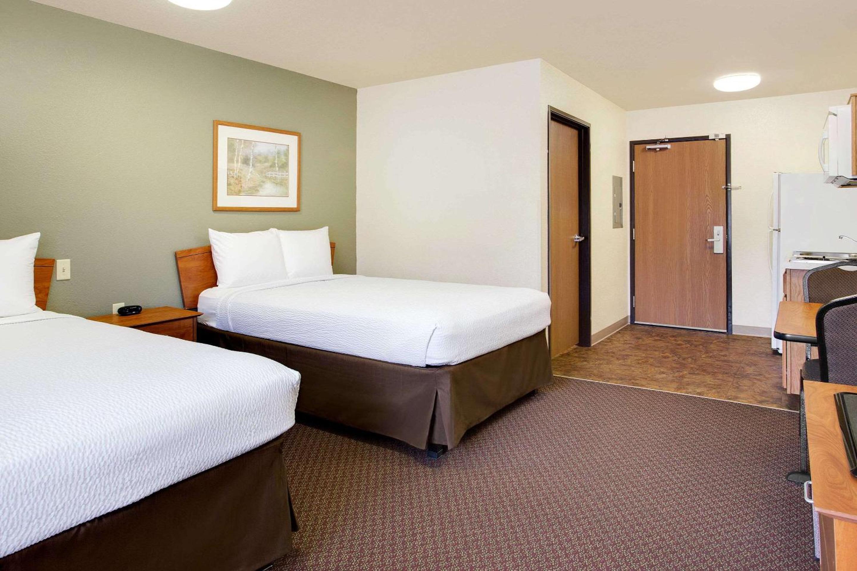 Queen Room with Two Queen Beds - Smoking photo 2