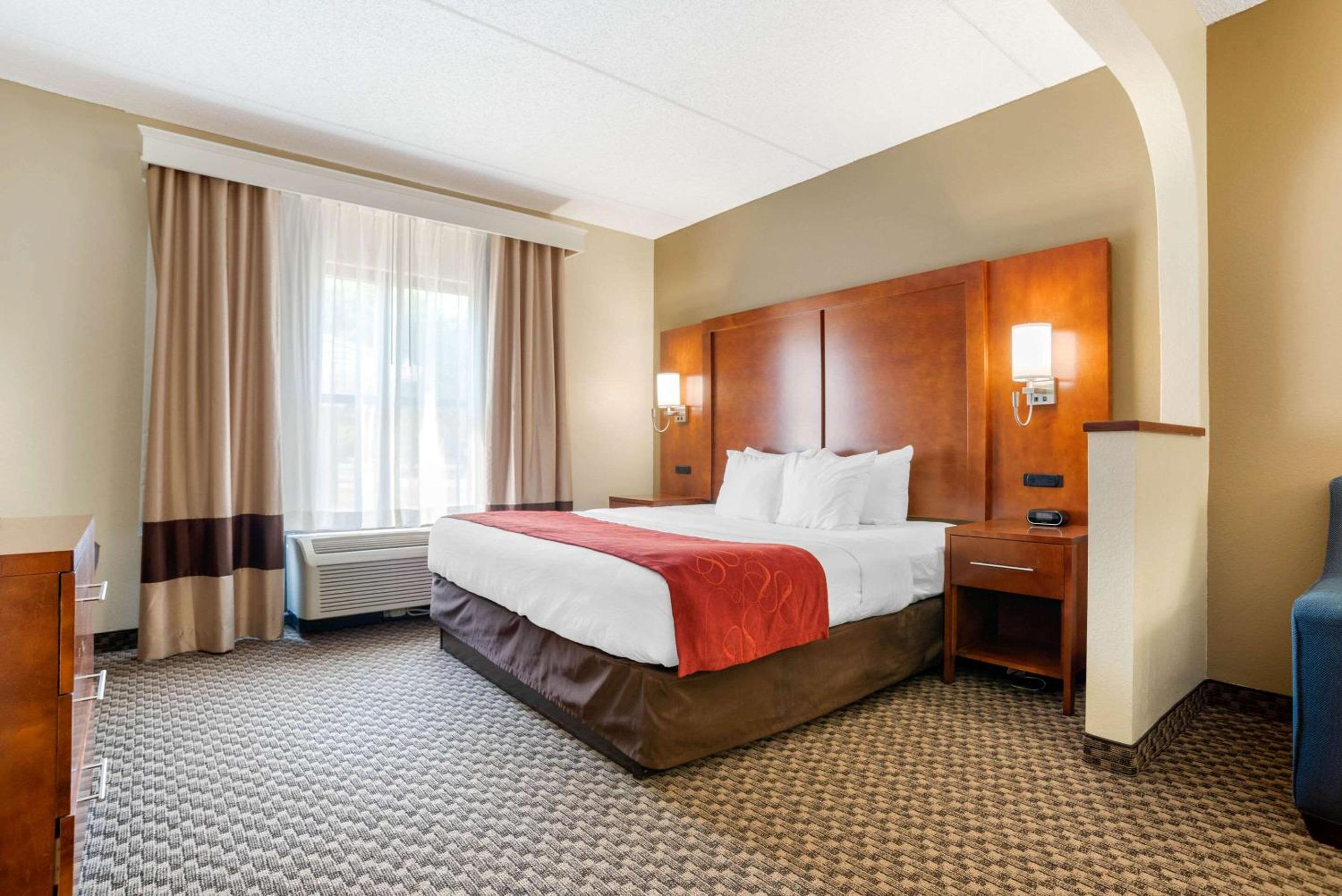 Superior King Room - Non-Smoking - Photo 5