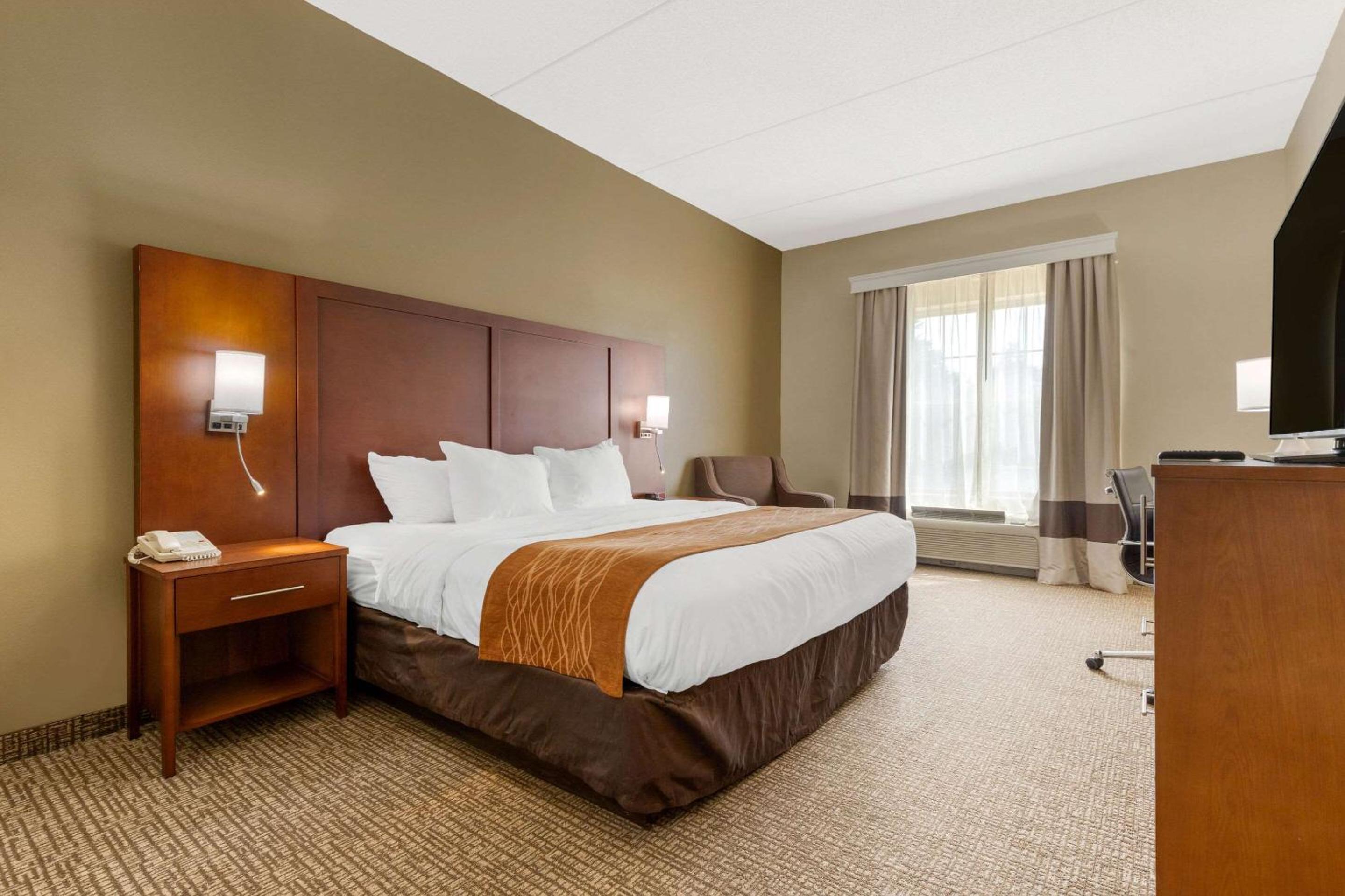 King Room - Non-Smoking - Photo 2