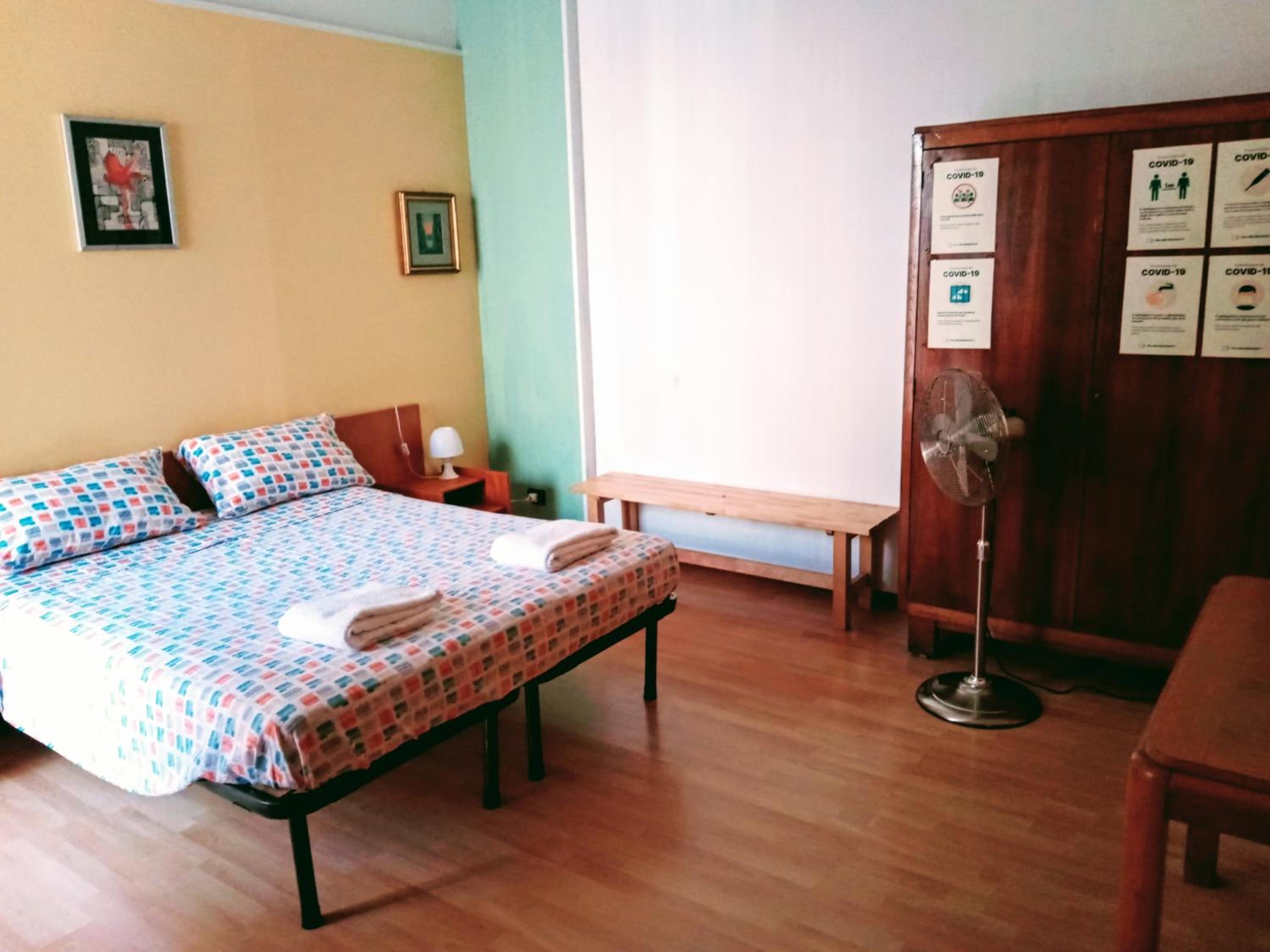 Large Double or Twin Room with Shared Bathroom