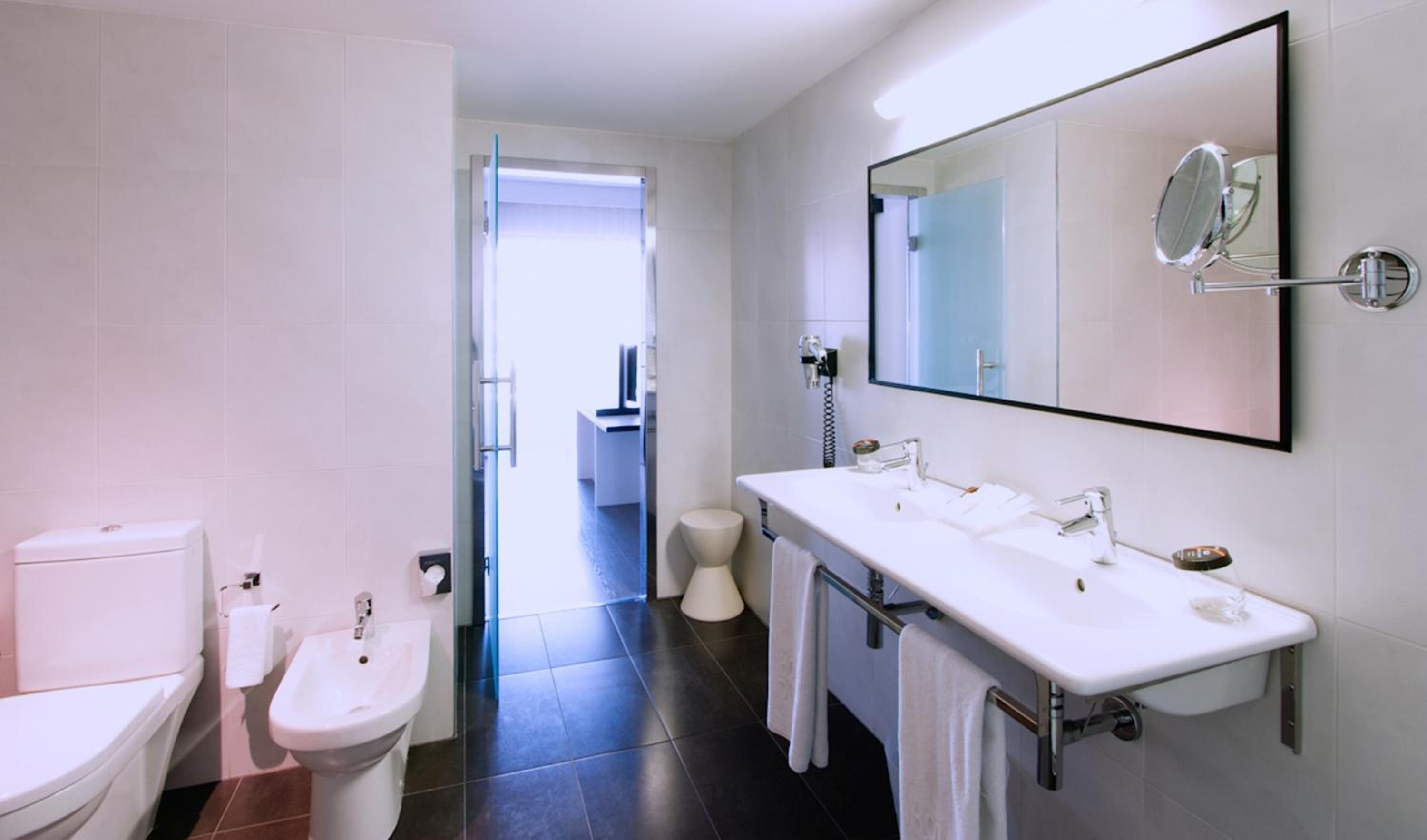 Double Or Twin Room thumbnail 5
