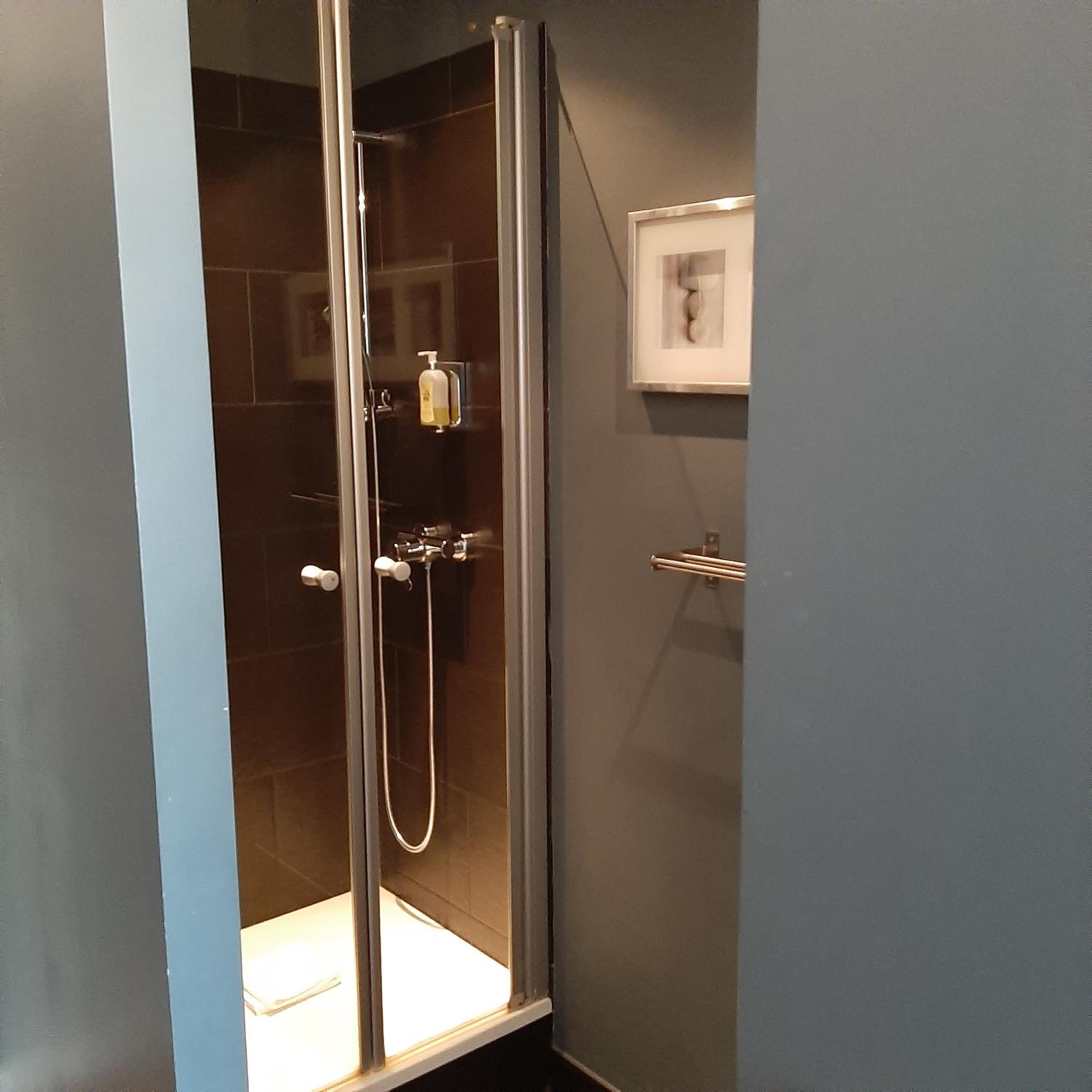 Single Room with Shared Toilet photo 3