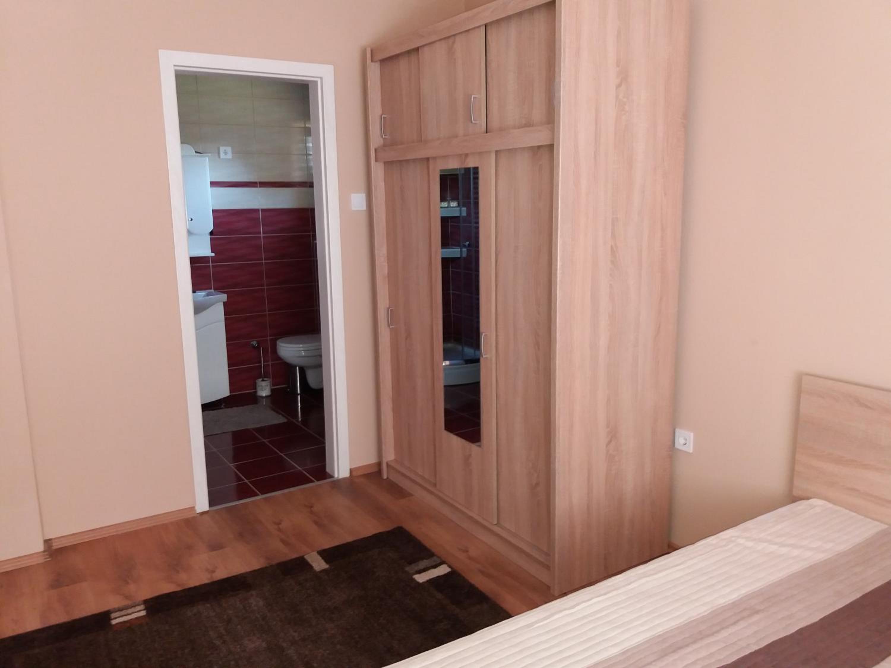 Double Room - Photo 6