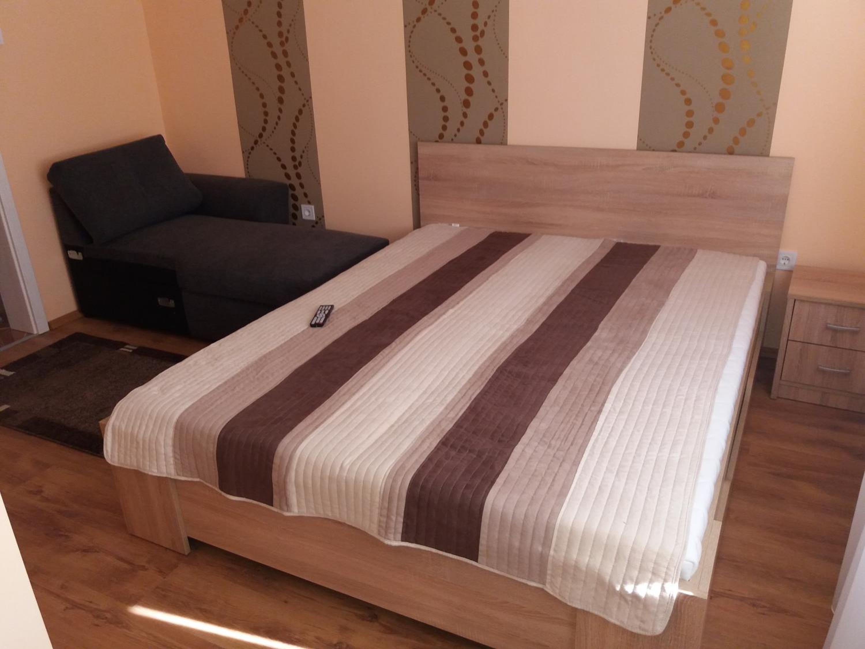 Double Room with Private Bathroom - Photo 2