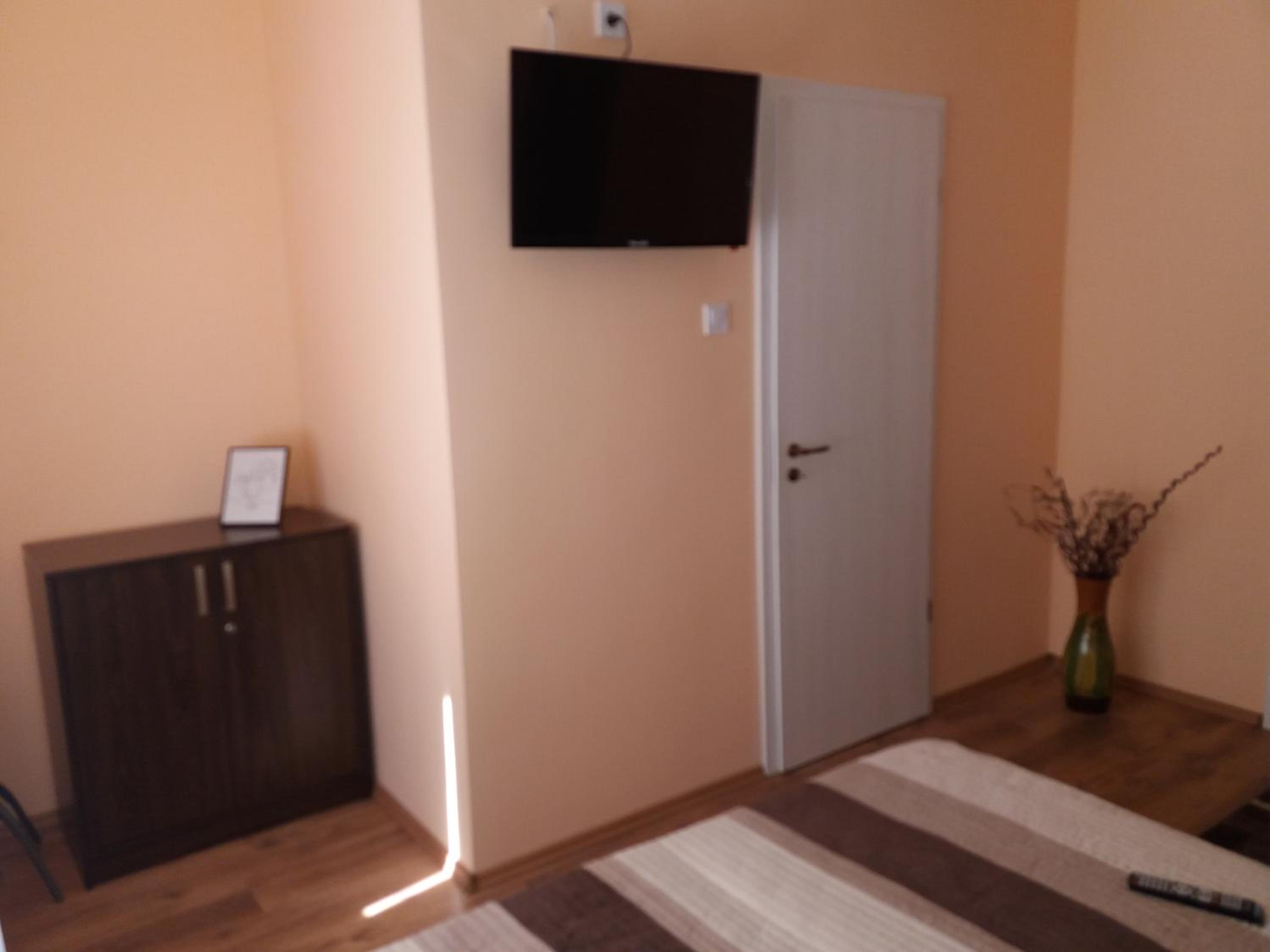 Double Room with Private Bathroom - Photo 3